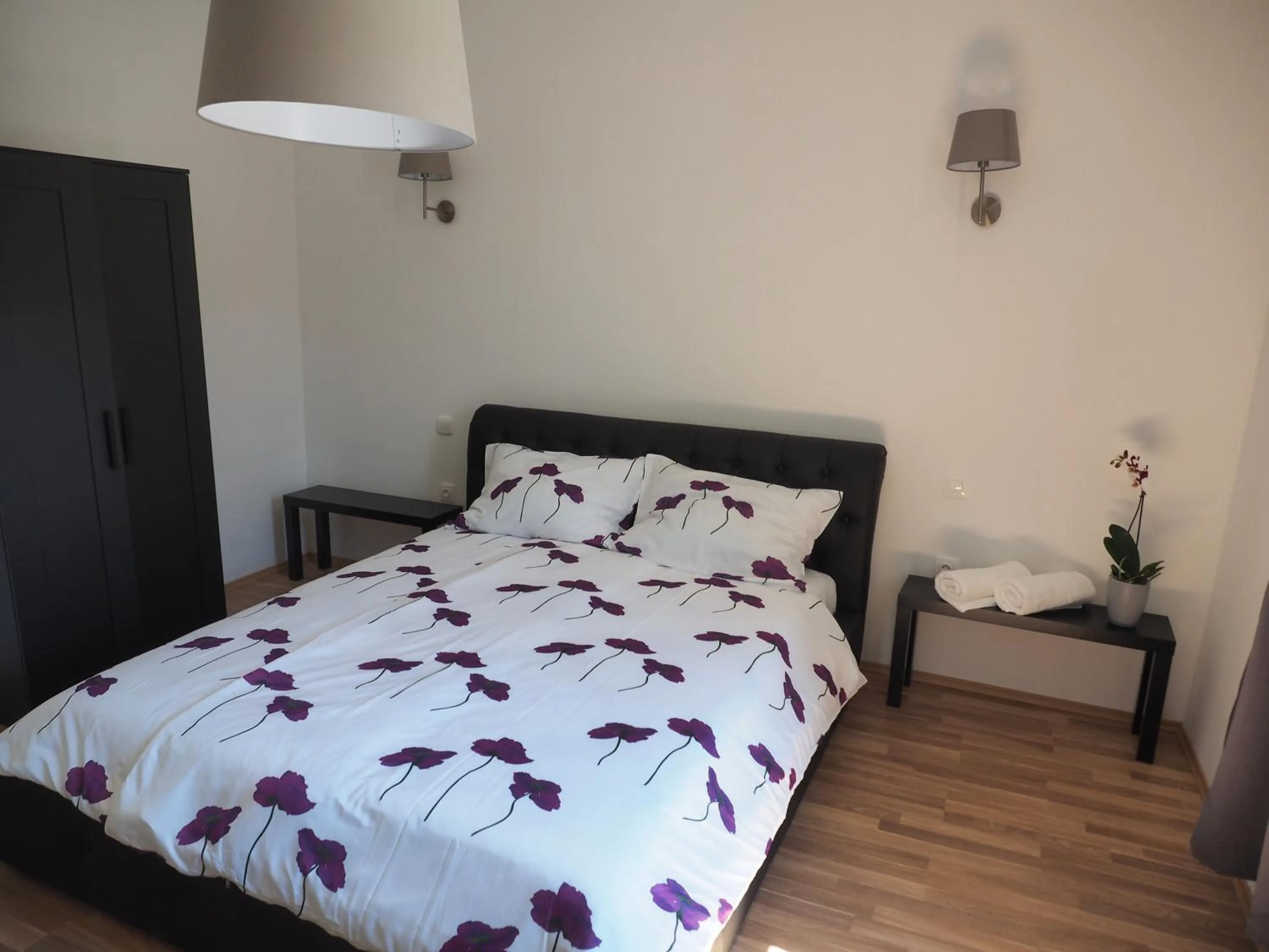 Bed in Captain Emo City Apartments