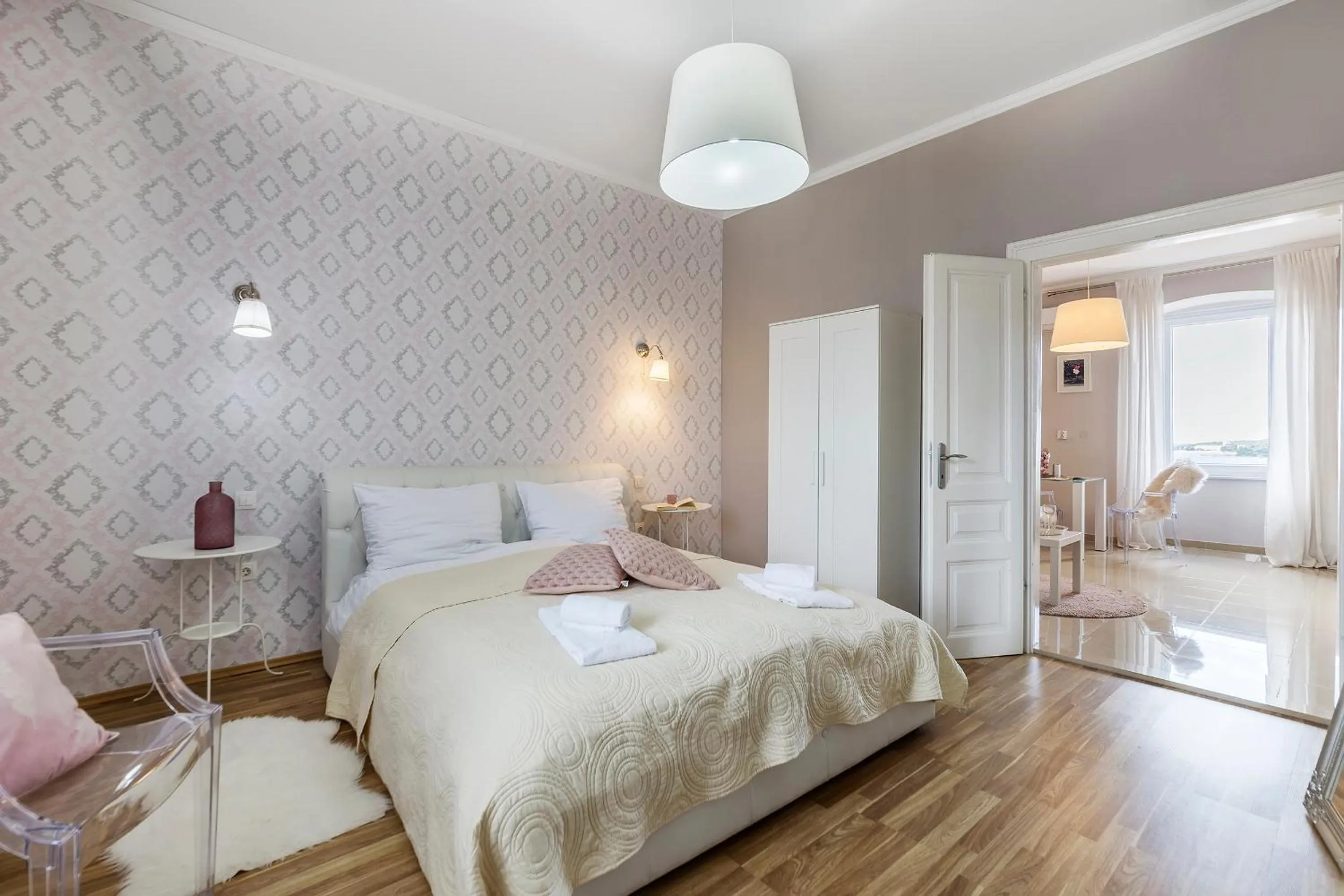 Bed in Captain Emo City Apartments