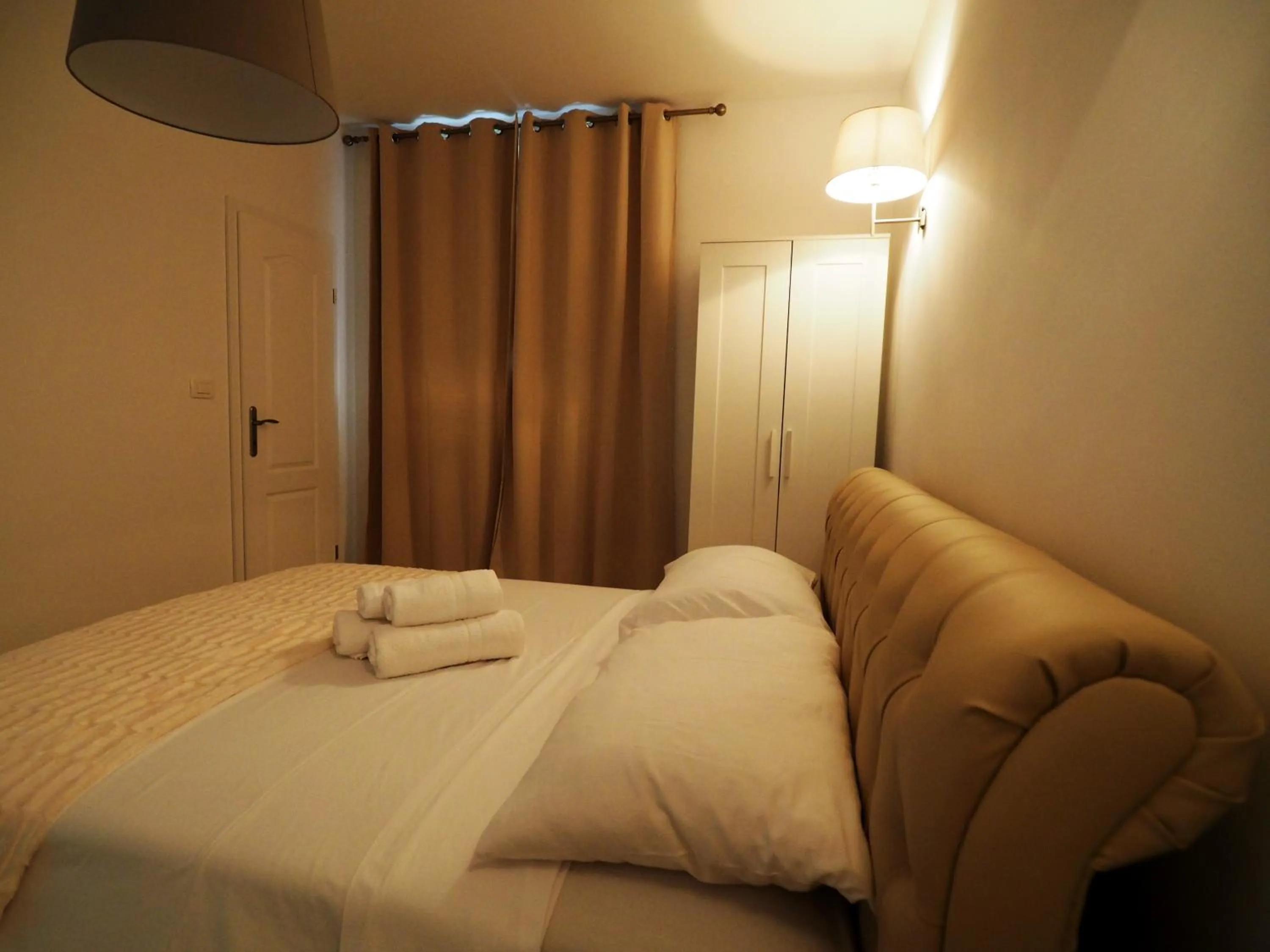 Bed in Captain Emo City Apartments