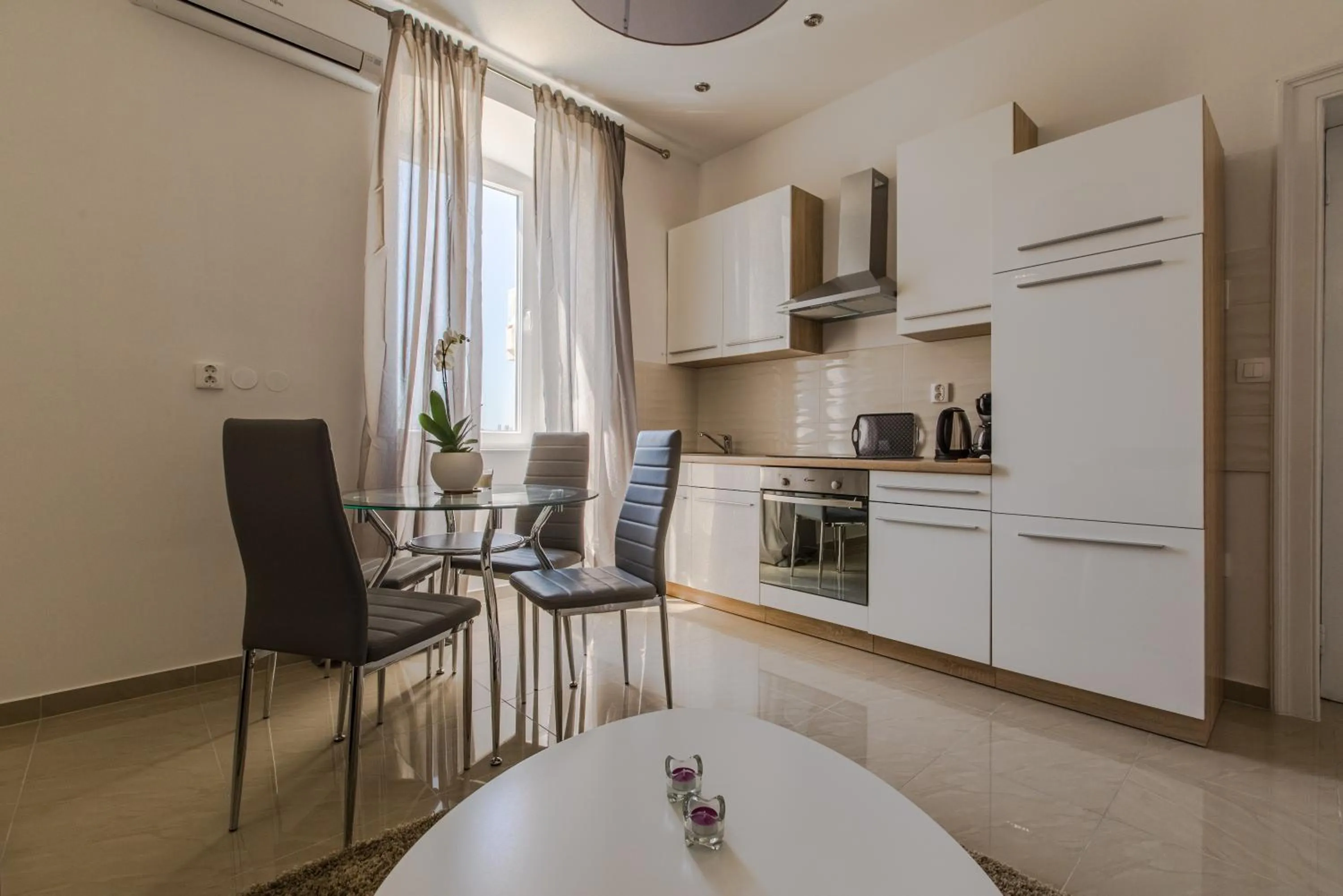 Kitchen or kitchenette in Captain Emo City Apartments