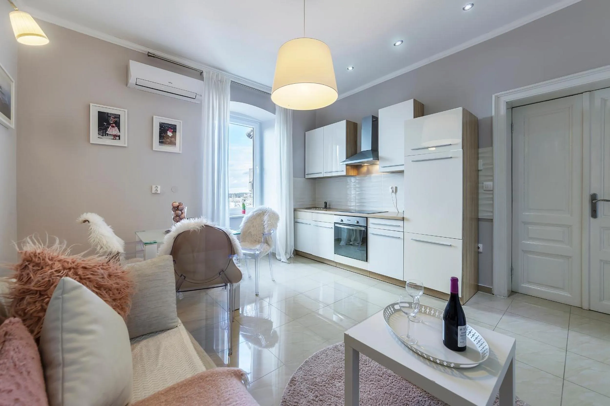 Kitchen or kitchenette in Captain Emo City Apartments