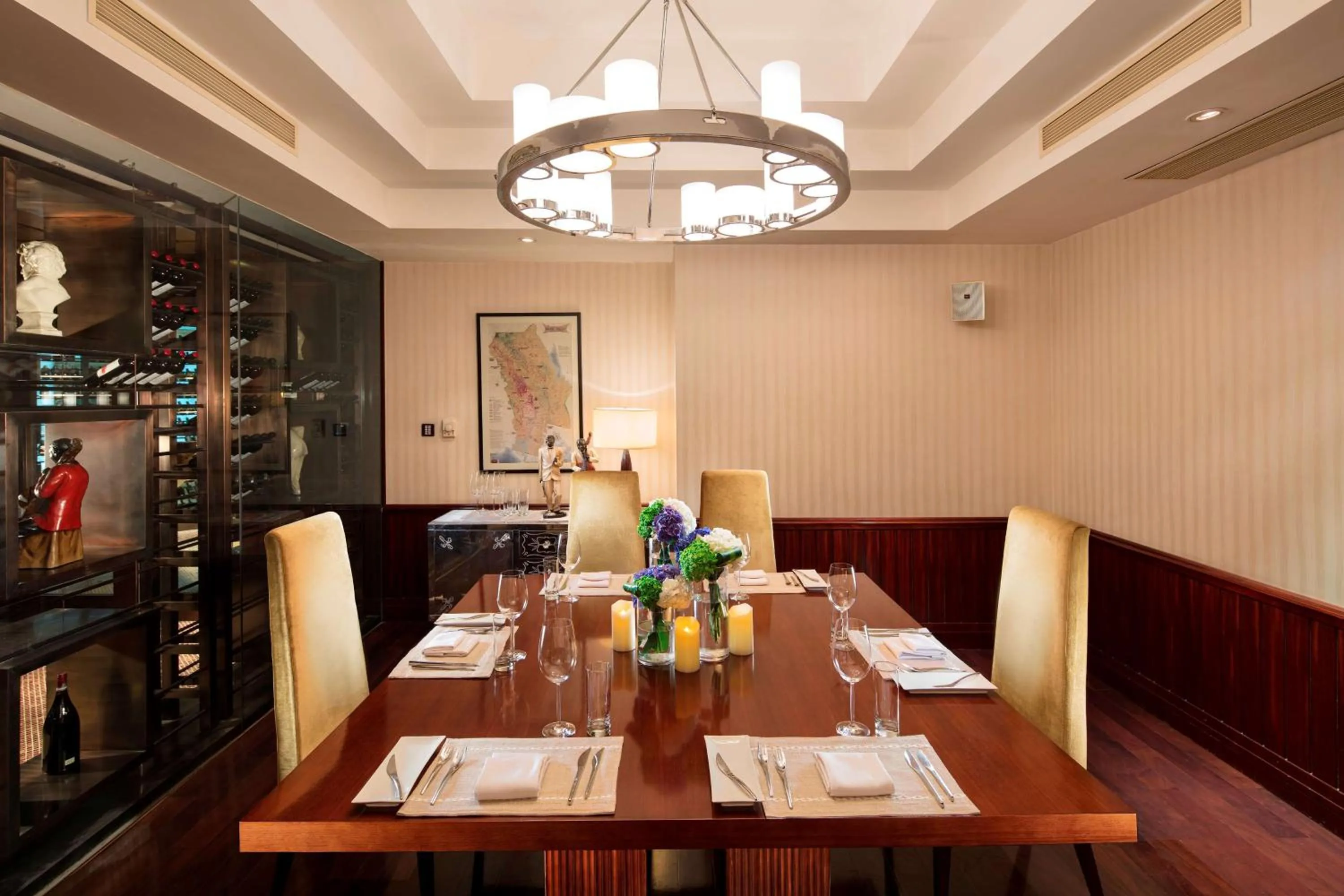 Restaurant/places to eat in Hilton Beijing