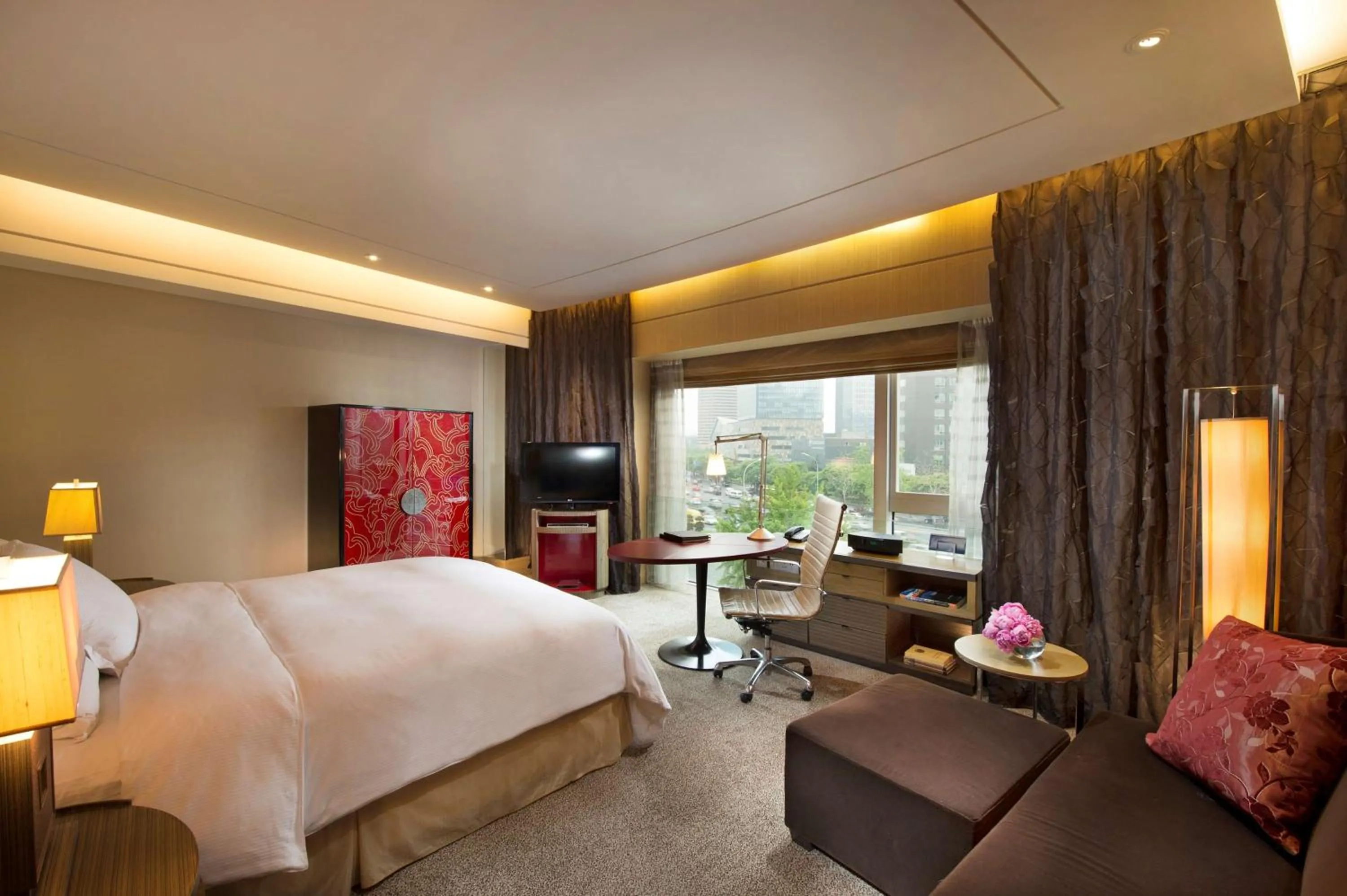 Bedroom, Bed in Hilton Beijing