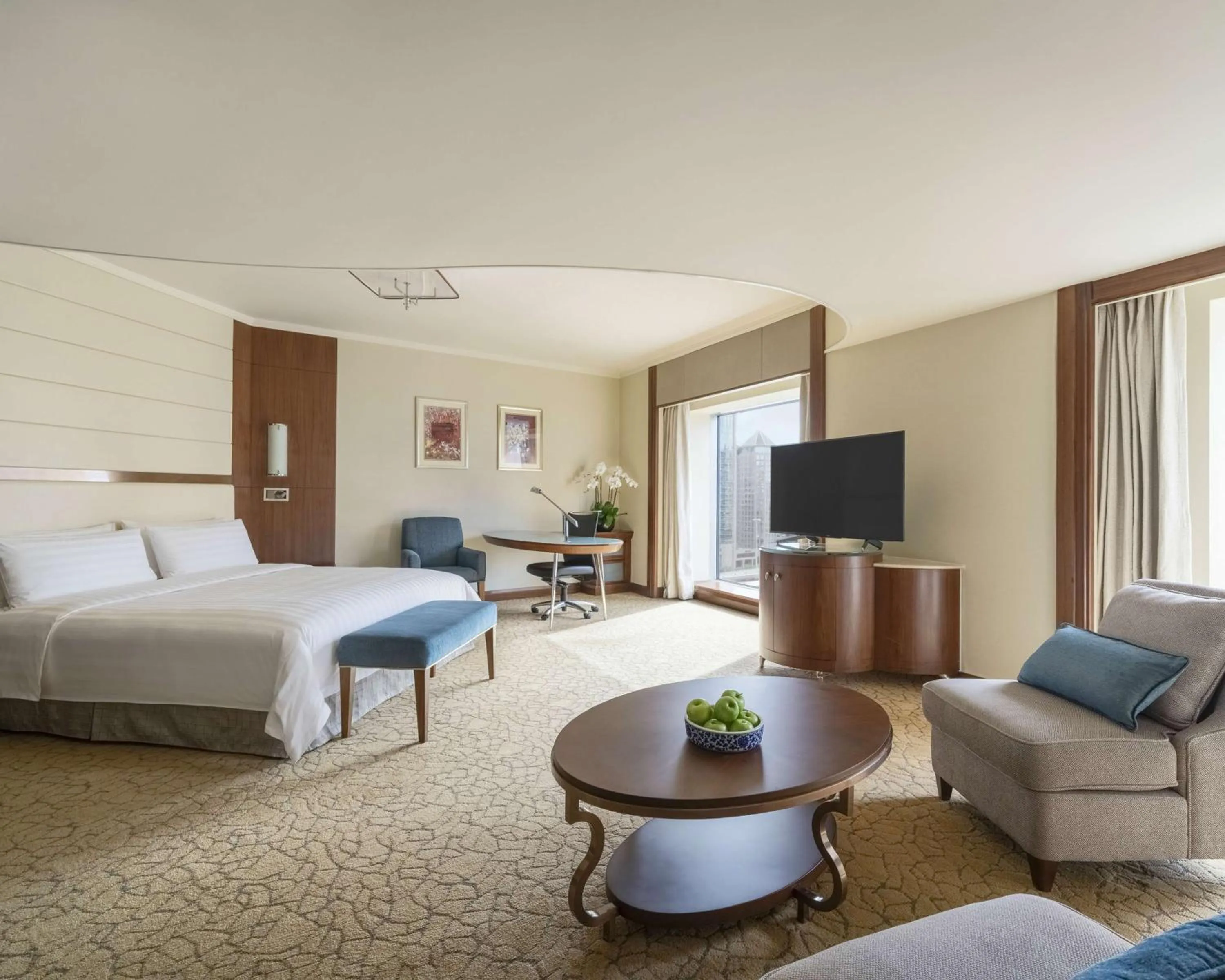 Photo of the whole room, Bed in China World Hotel, Beijing