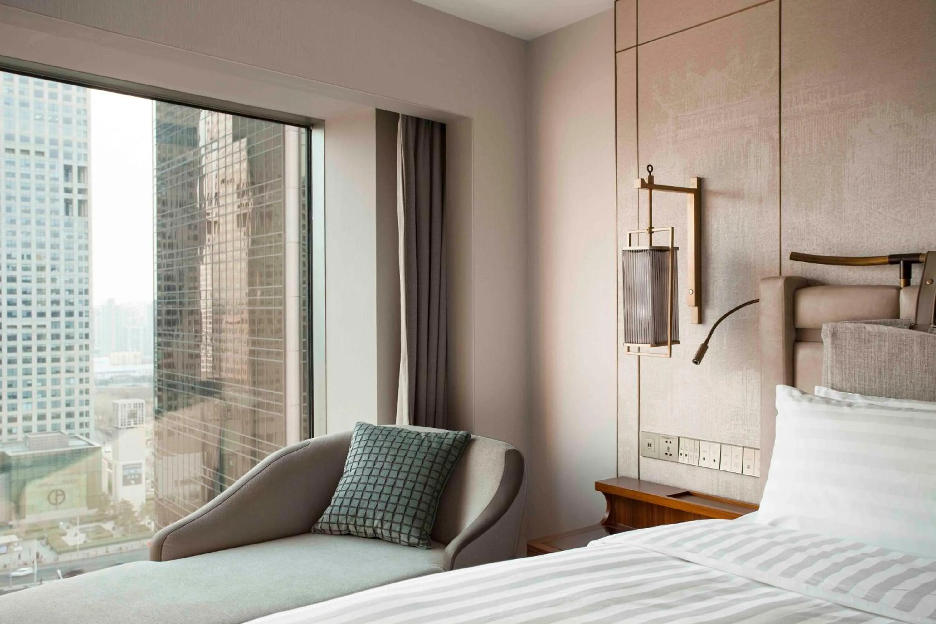 Bedroom, Bed in China World Hotel, Beijing