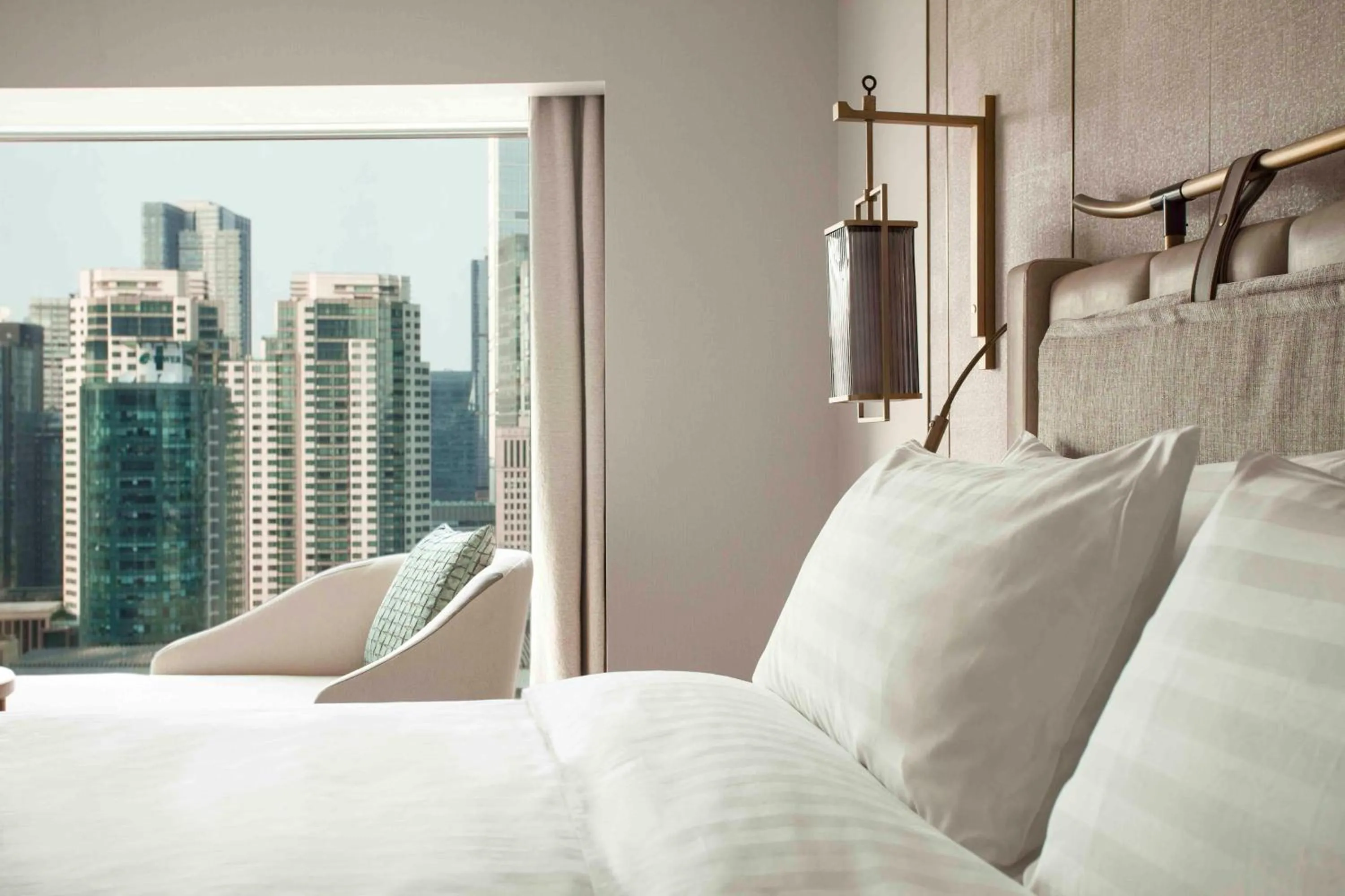 Bedroom, Bed in China World Hotel, Beijing