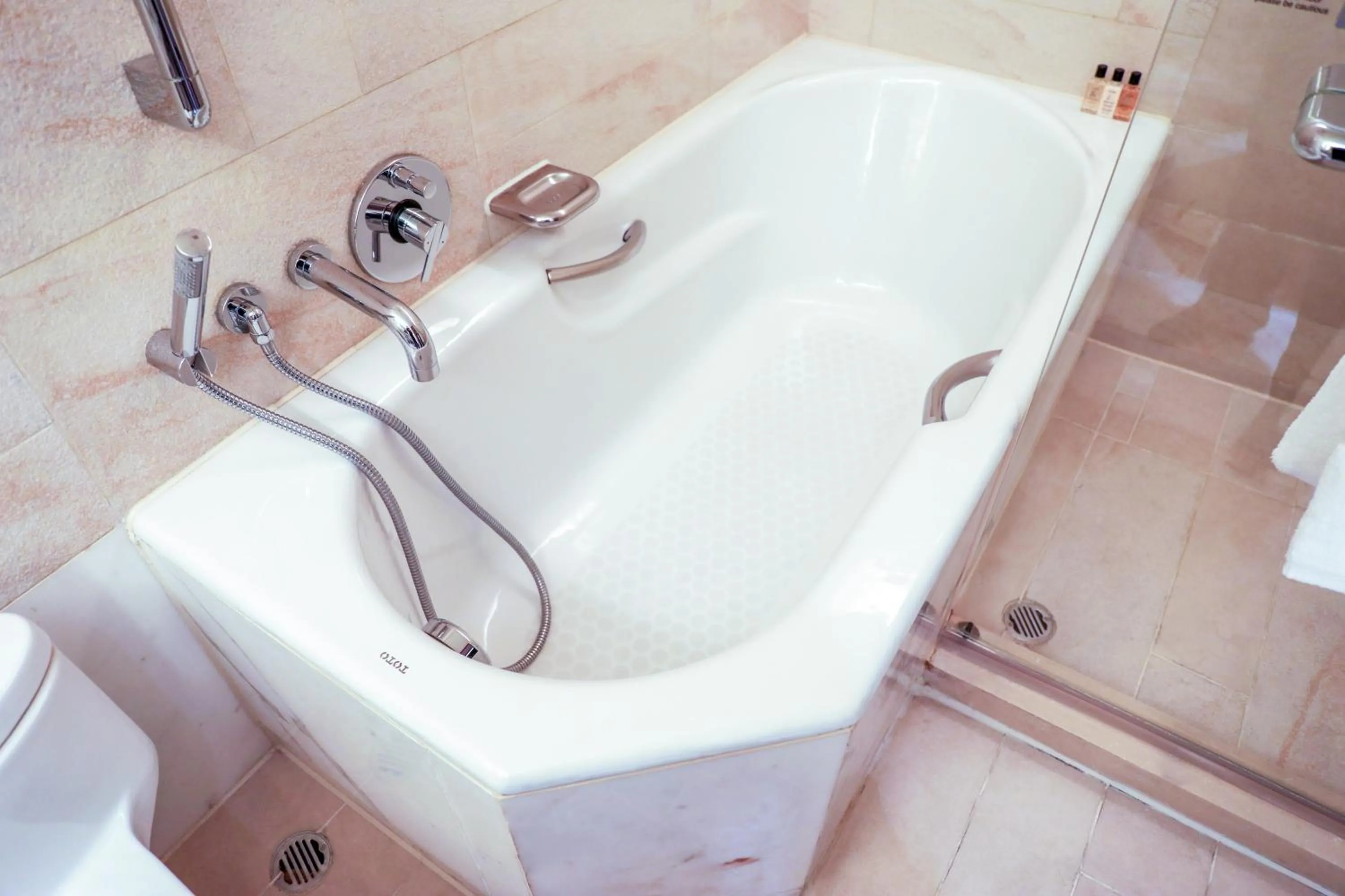 Hot Tub in Shangri-La Beijing