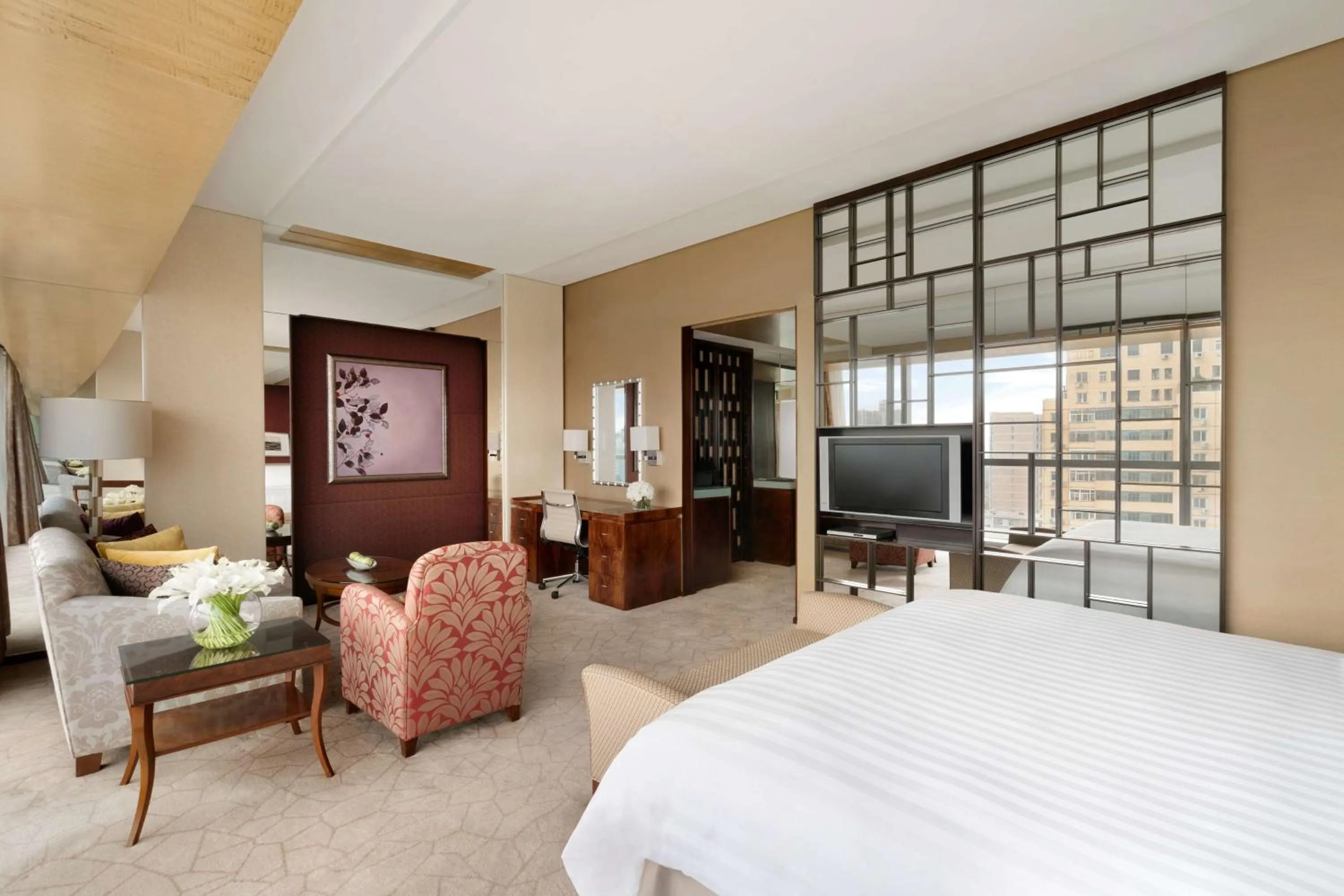 Photo of the whole room, Bed in Shangri-La Beijing