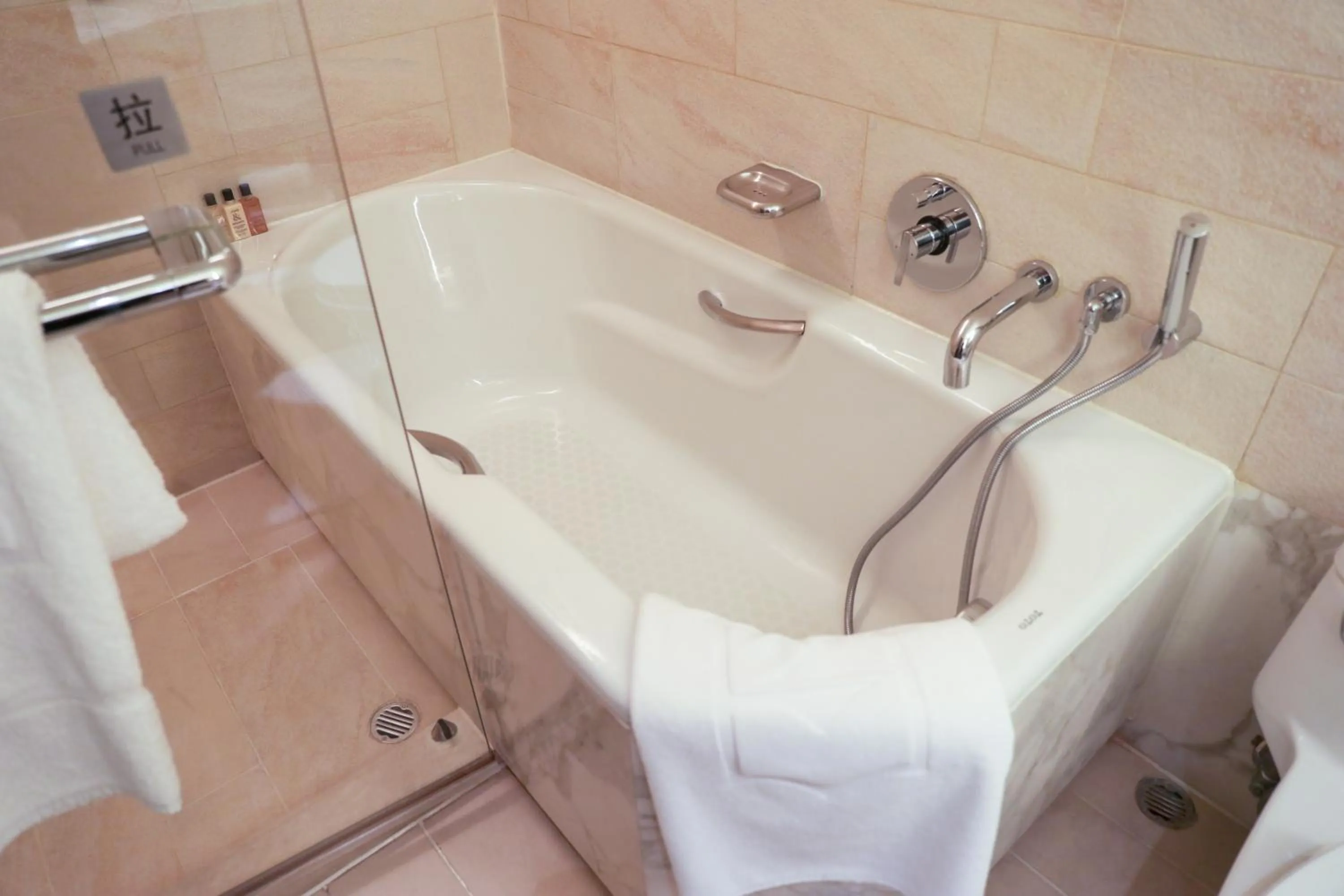 Hot Tub in Shangri-La Beijing