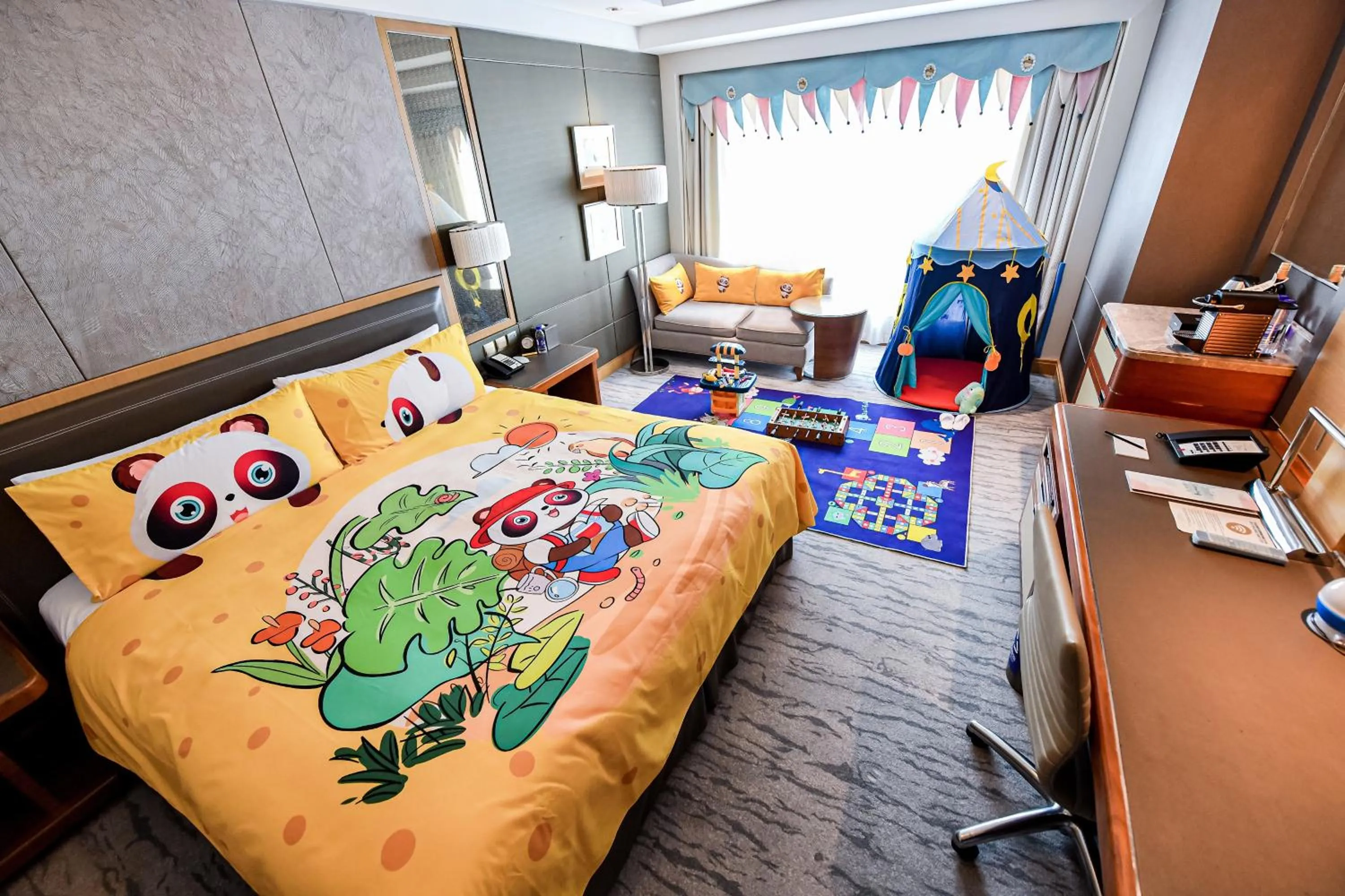 Bed in Kerry Hotel, Beijing by Shangri-La - 5 Kilometers to The Forbidden City