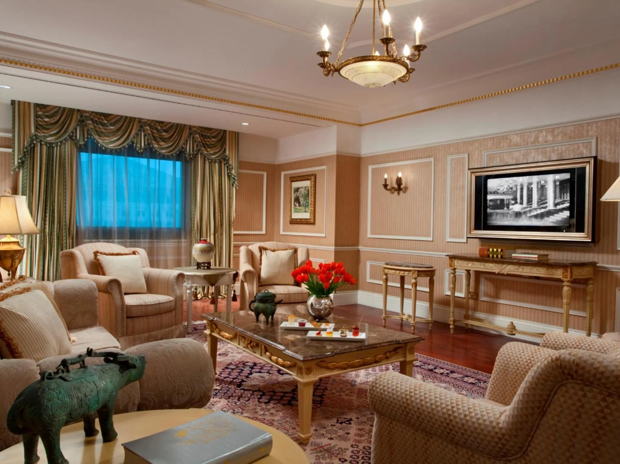 Living room in Beijing Hotel NUO Forbidden City