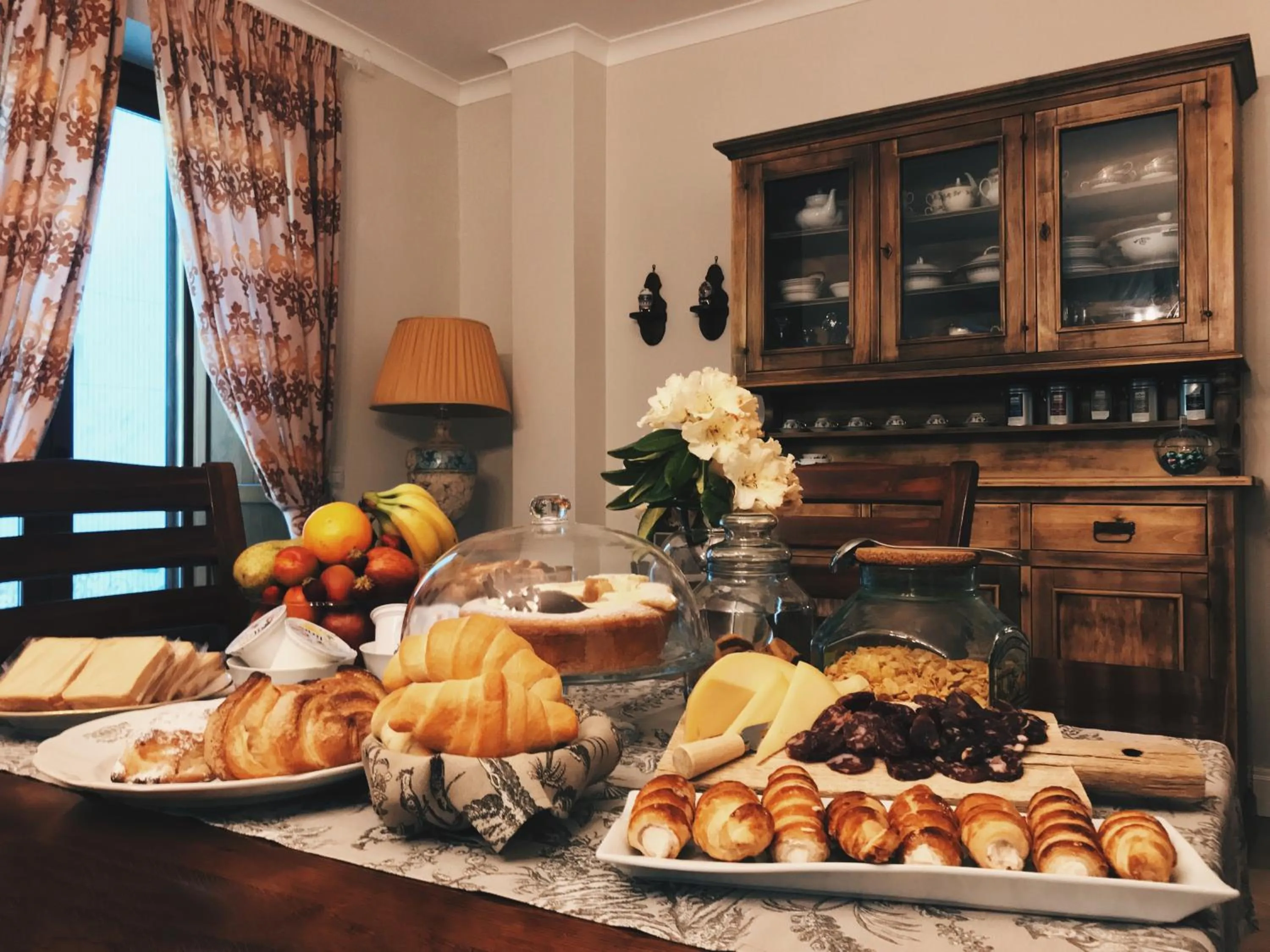 Buffet breakfast in Donna Chiara