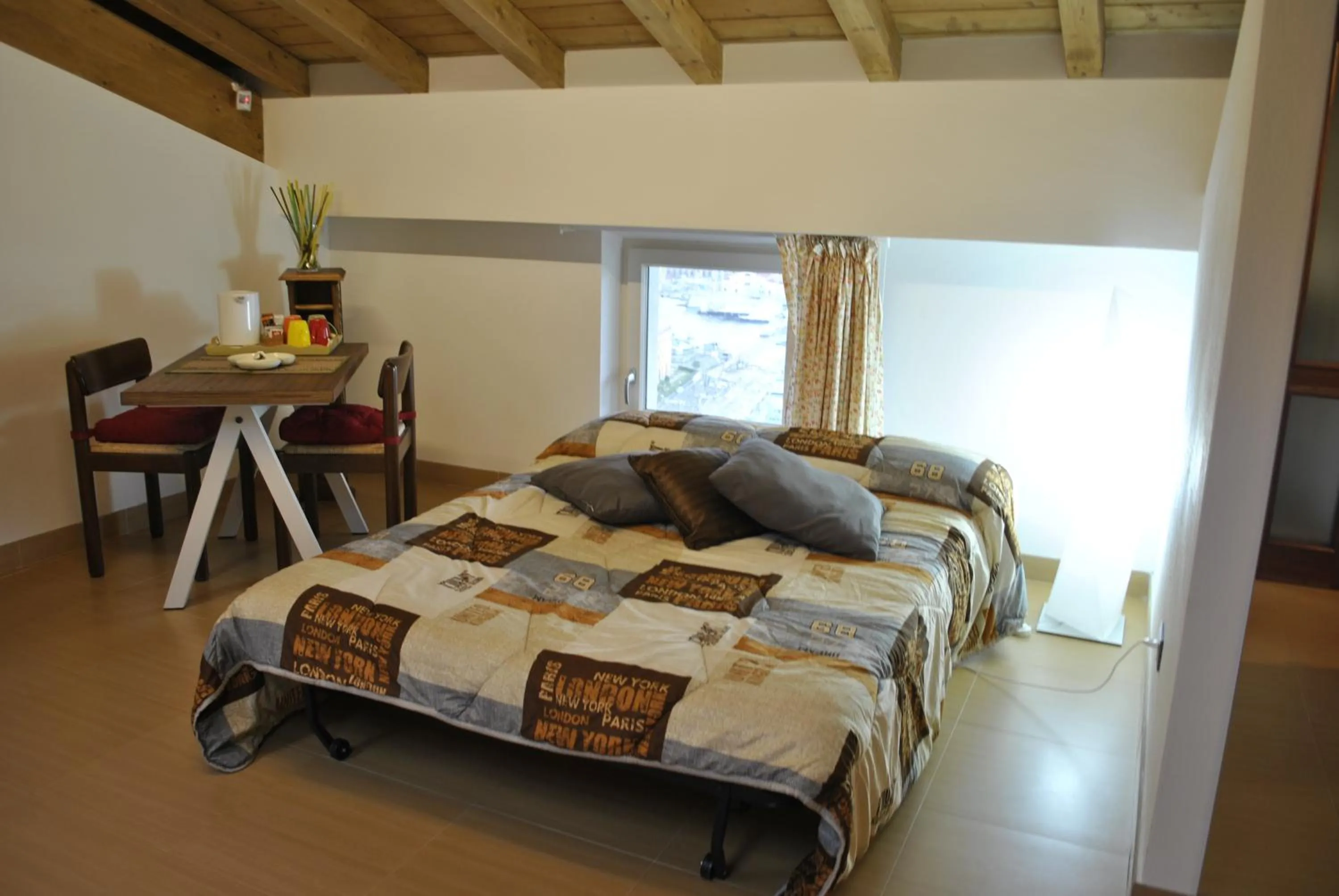 Bed in La Finestra Sul Golfo Affittacamere