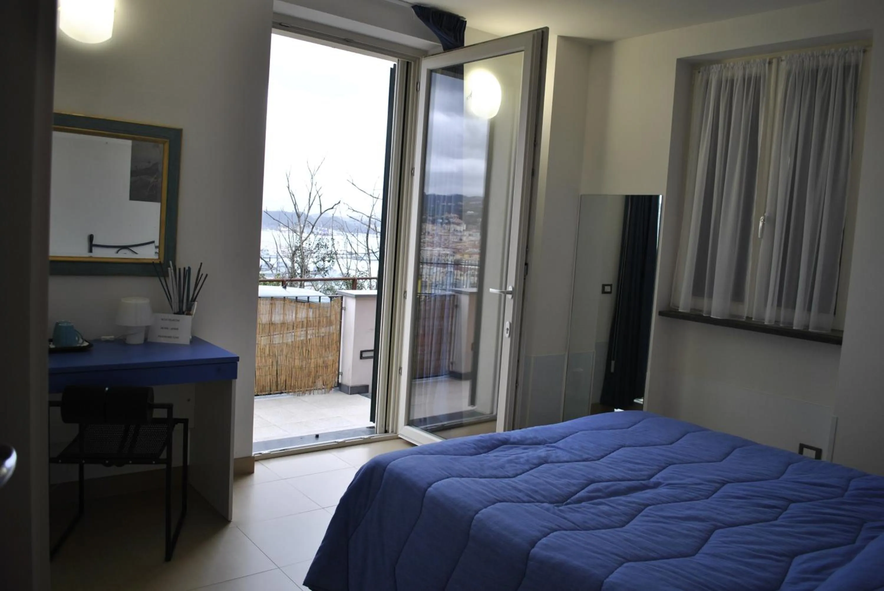 Bed in La Finestra Sul Golfo Affittacamere