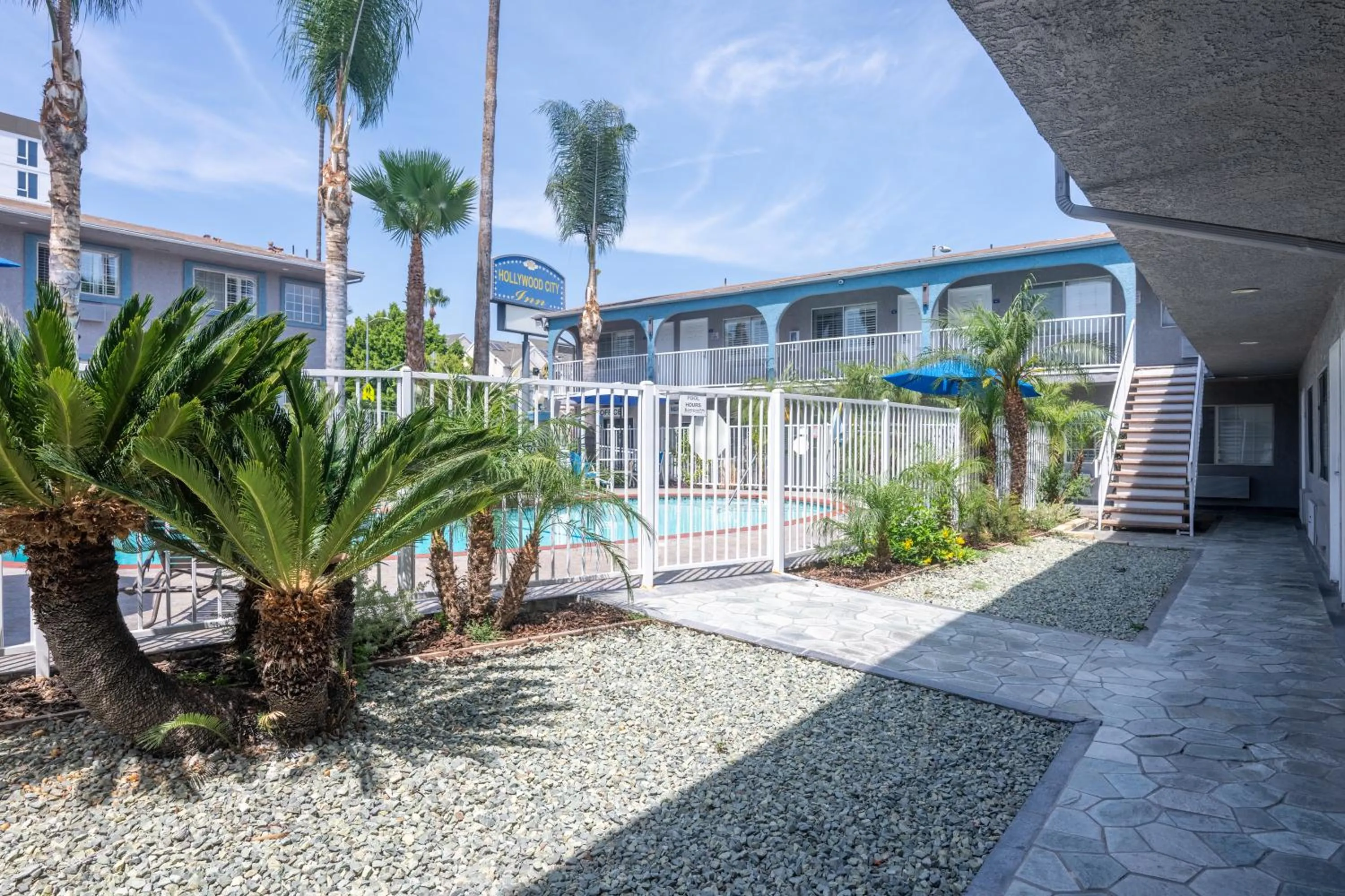 Property building in Hollywood City Inn