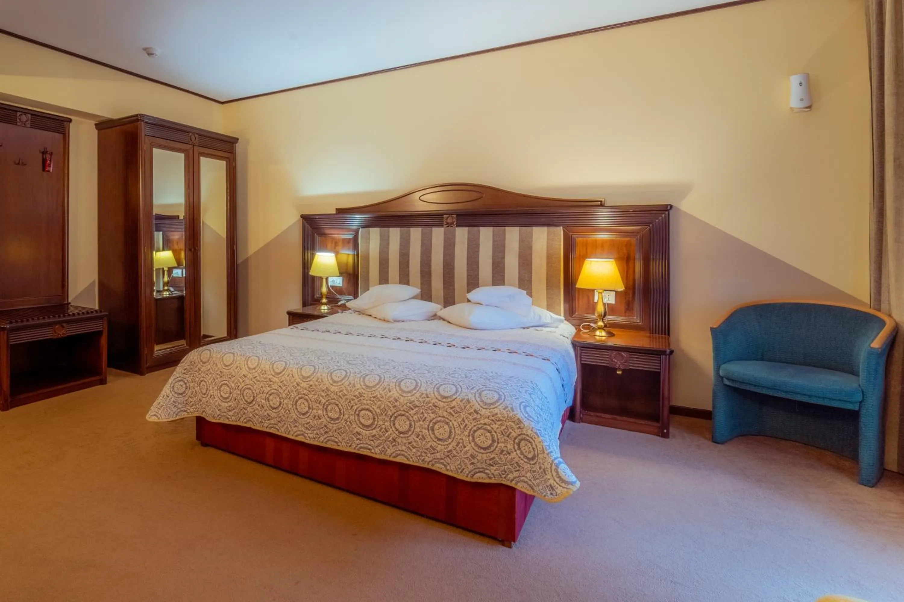 Photo of the whole room, Bed in Hotel Perla