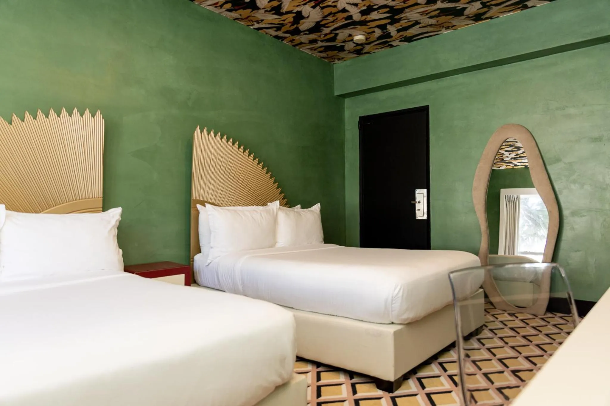 Bedroom, Bed in Crest Hotel Suites