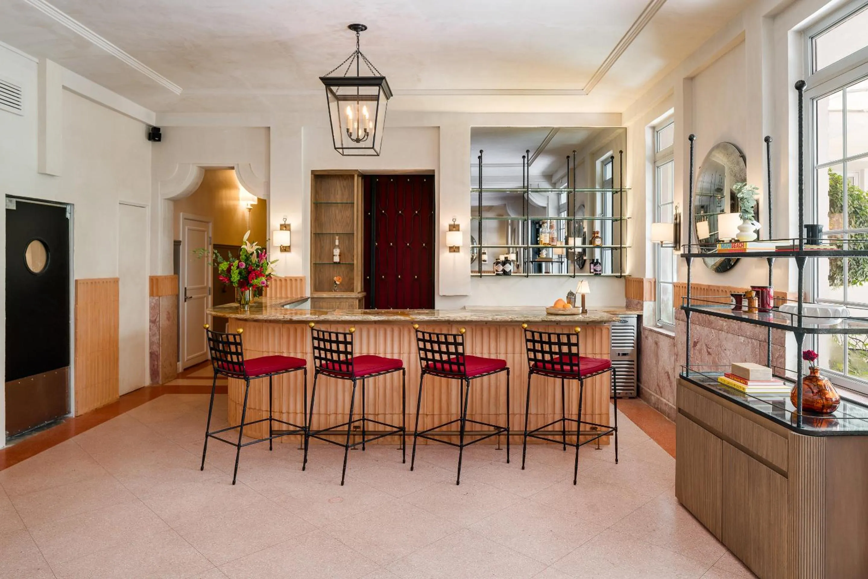 Lounge or bar in South Beach Hotel