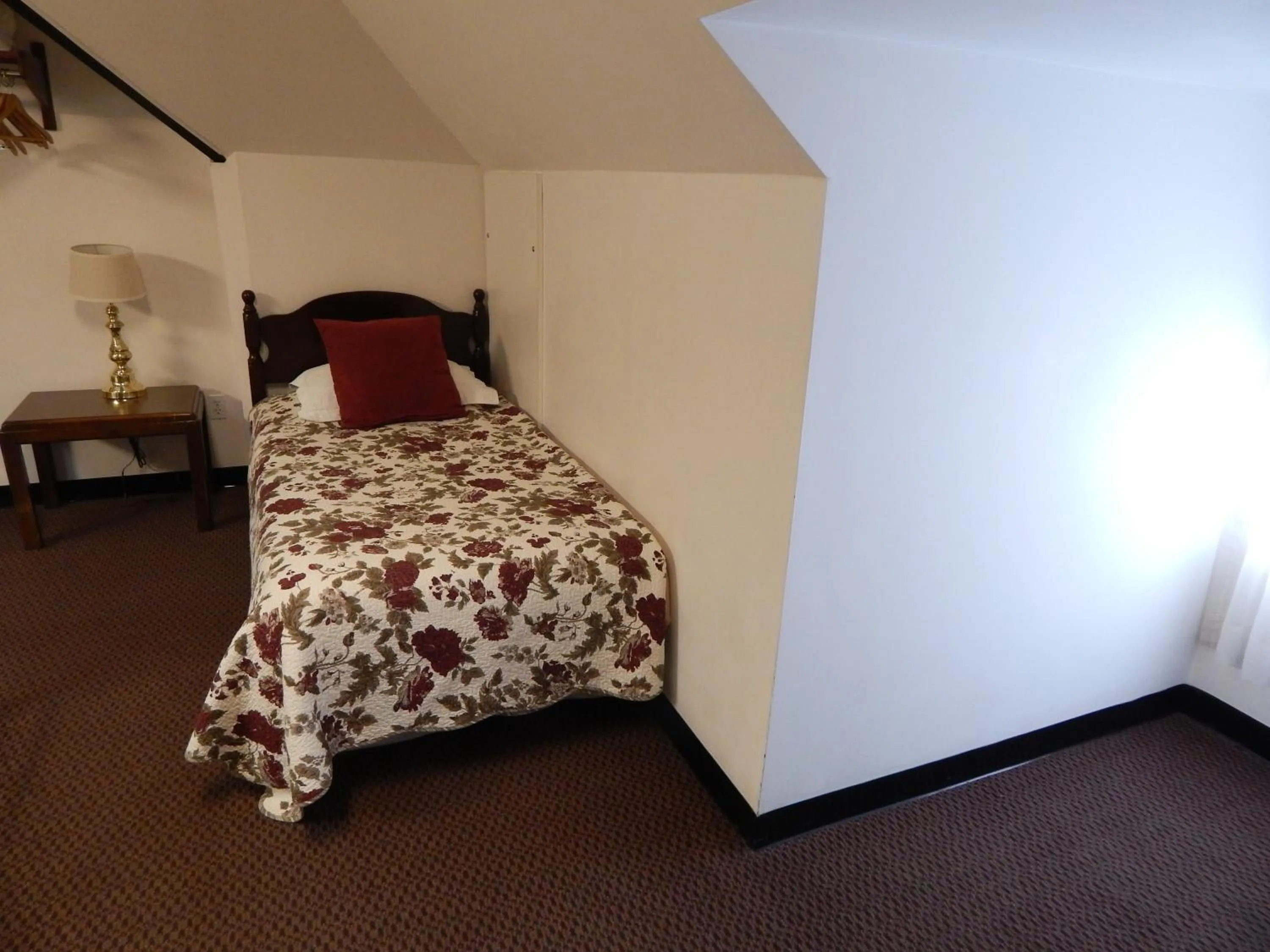 Bed in A Friendly Inn at Harvard