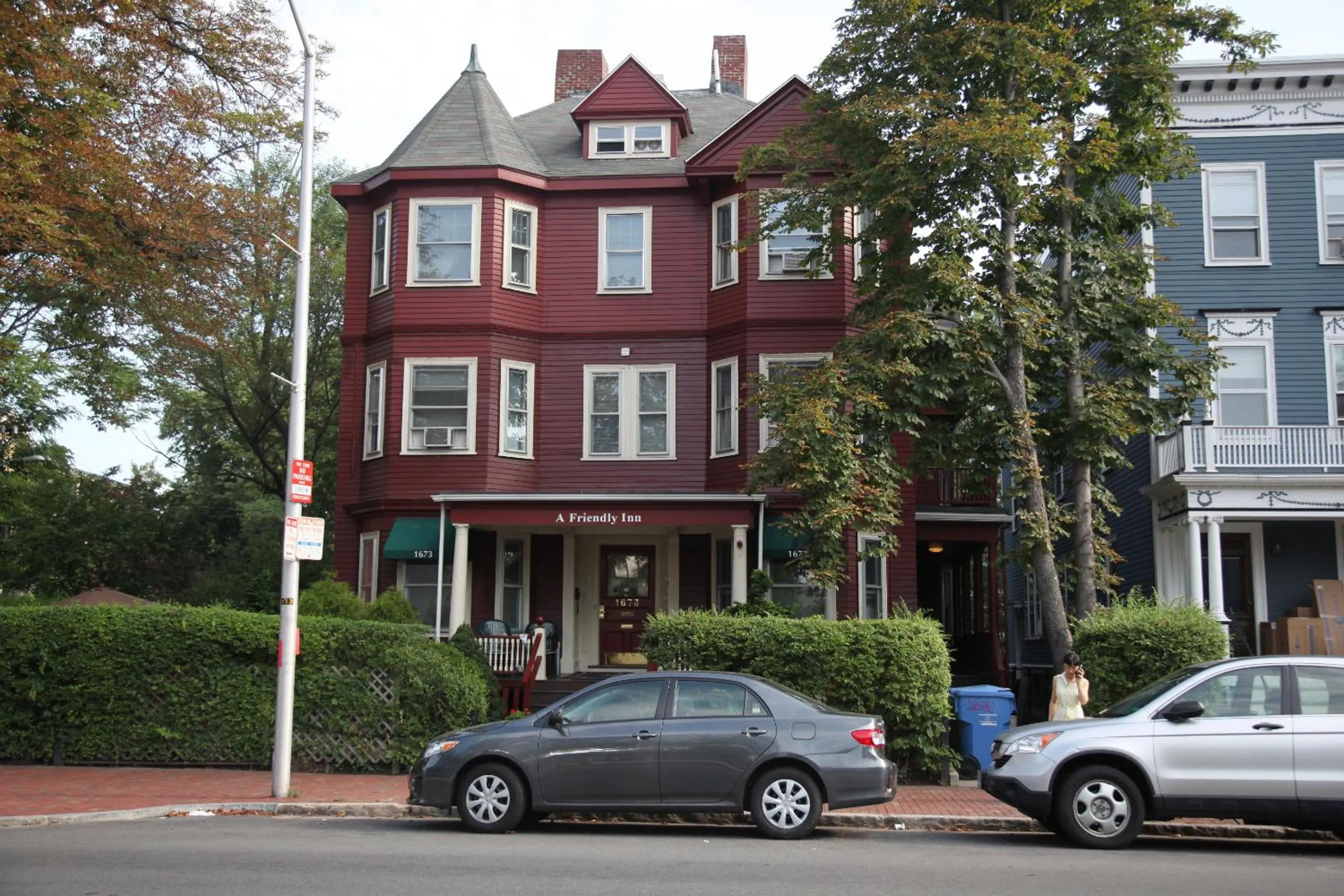 Facade/entrance in A Friendly Inn at Harvard