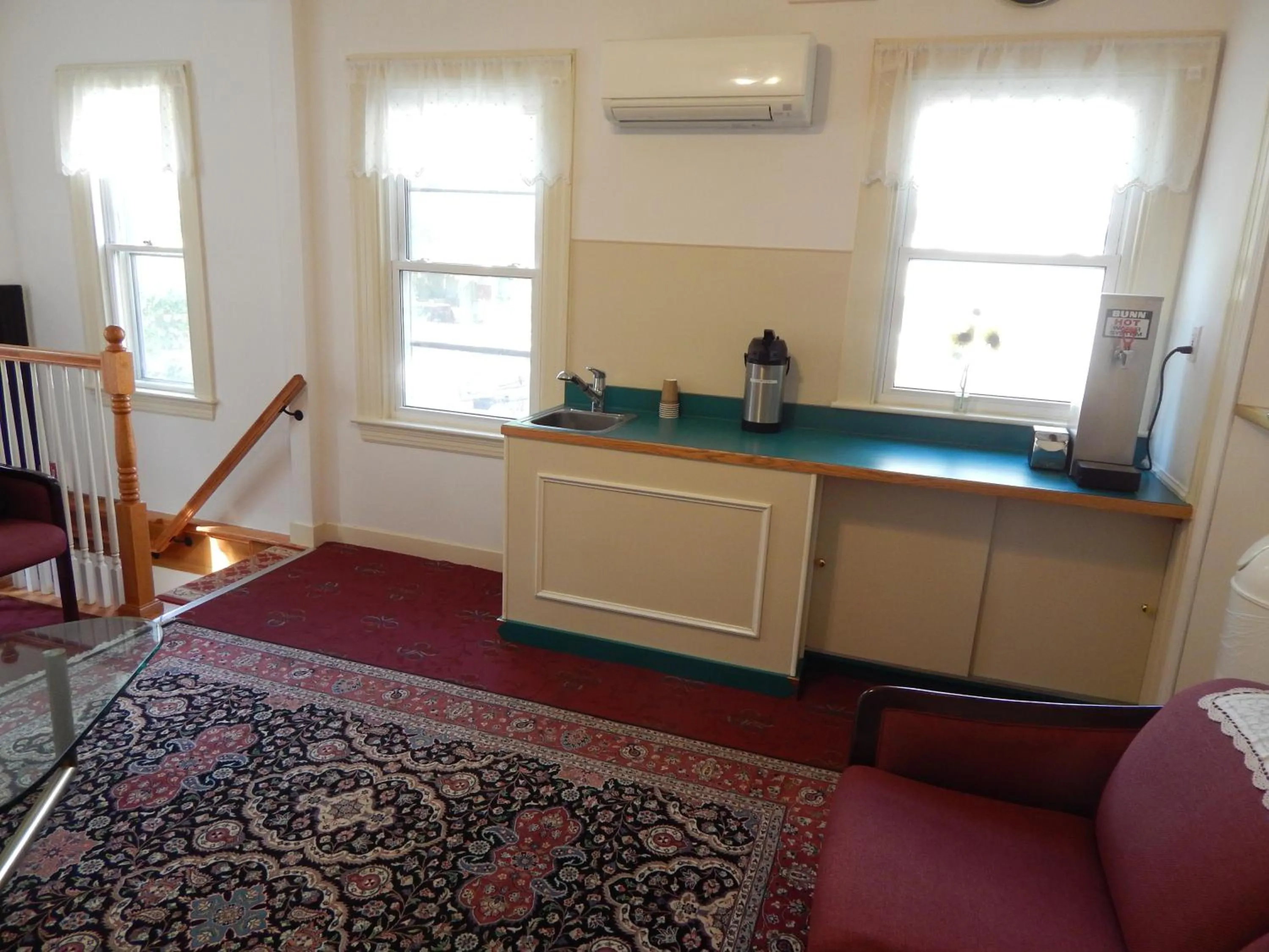 Restaurant/places to eat in A Friendly Inn at Harvard