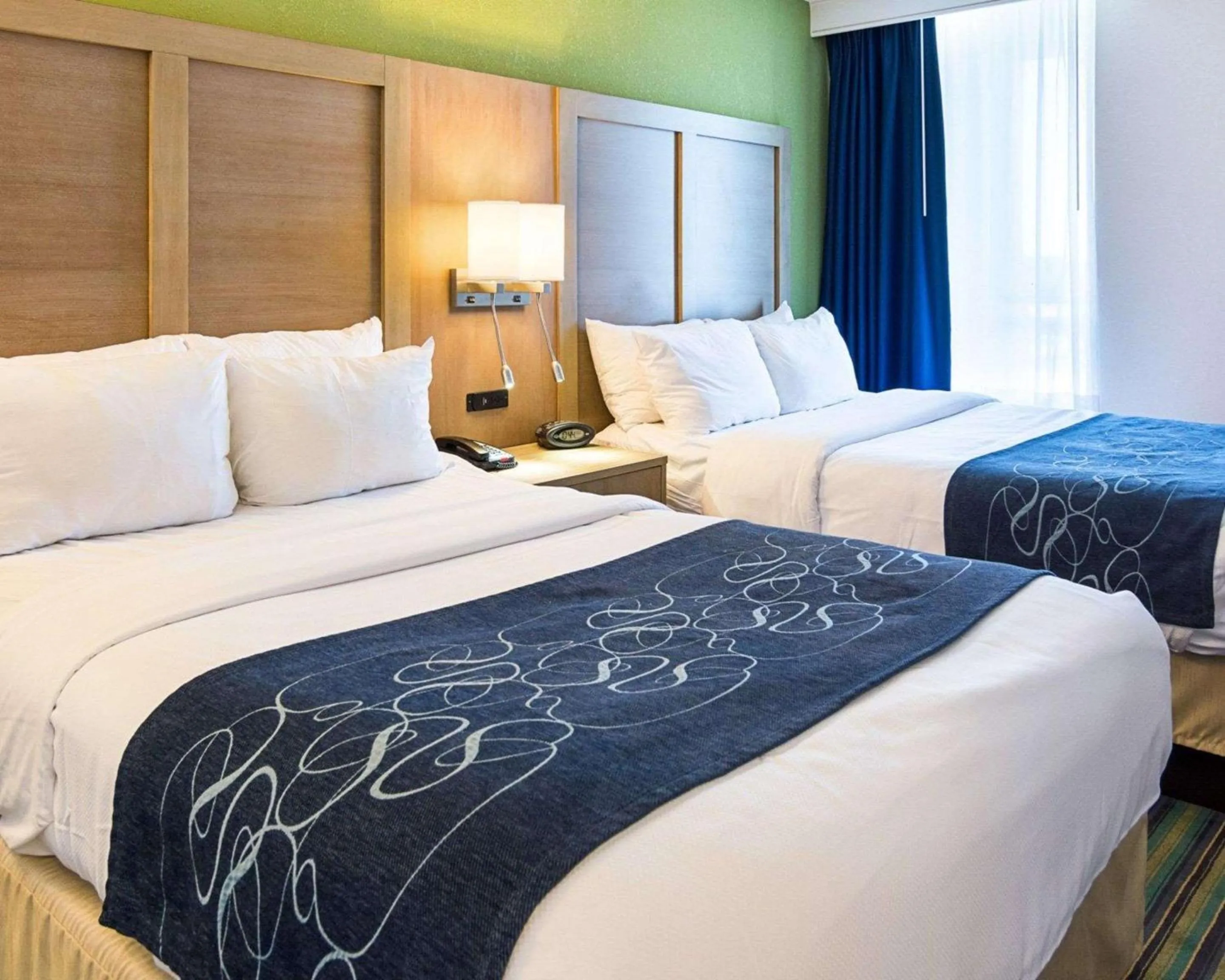 Photo of the whole room, Bed in Comfort Suites Beachfront