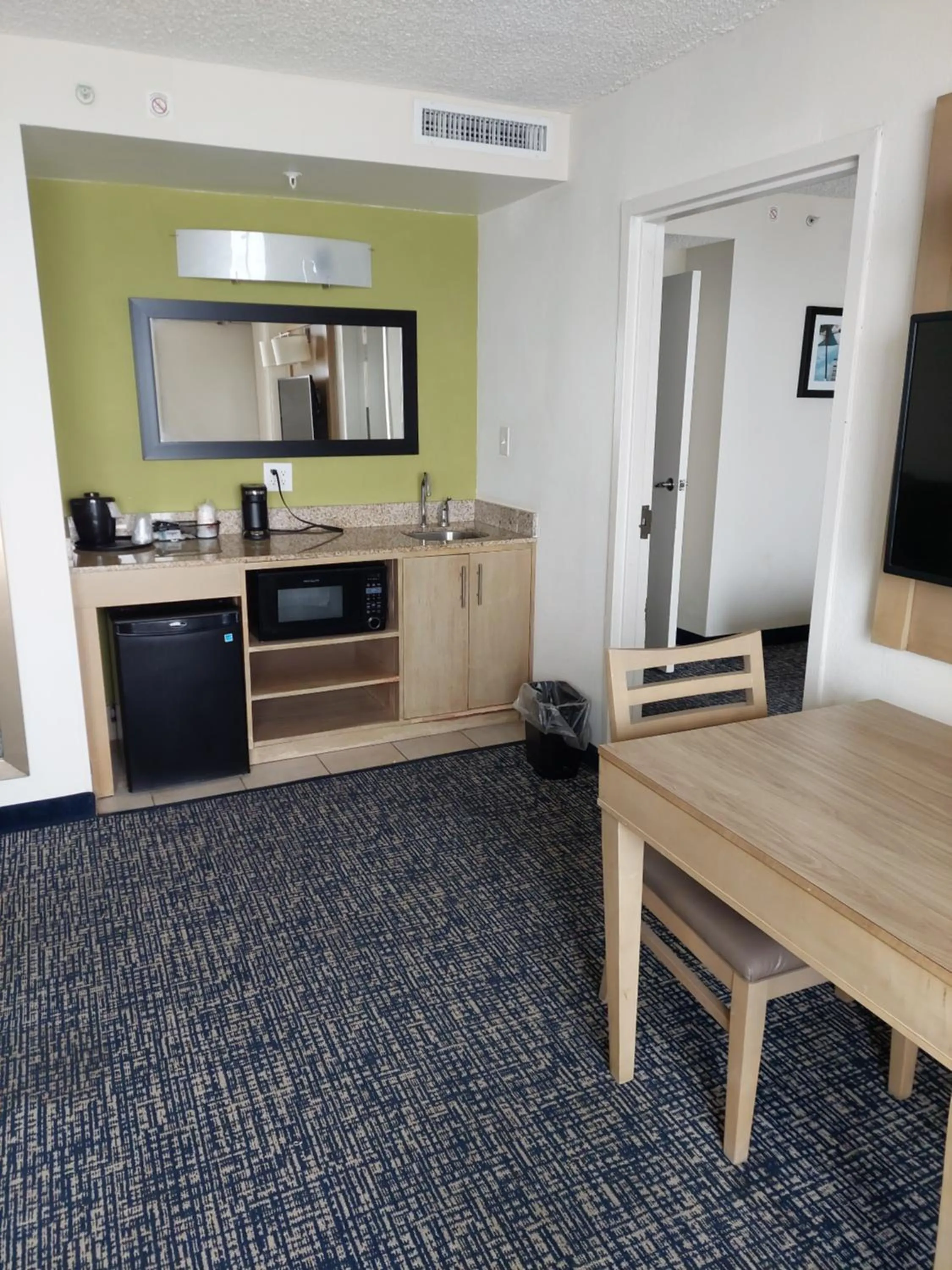 Kitchen or kitchenette in Comfort Suites Beachfront