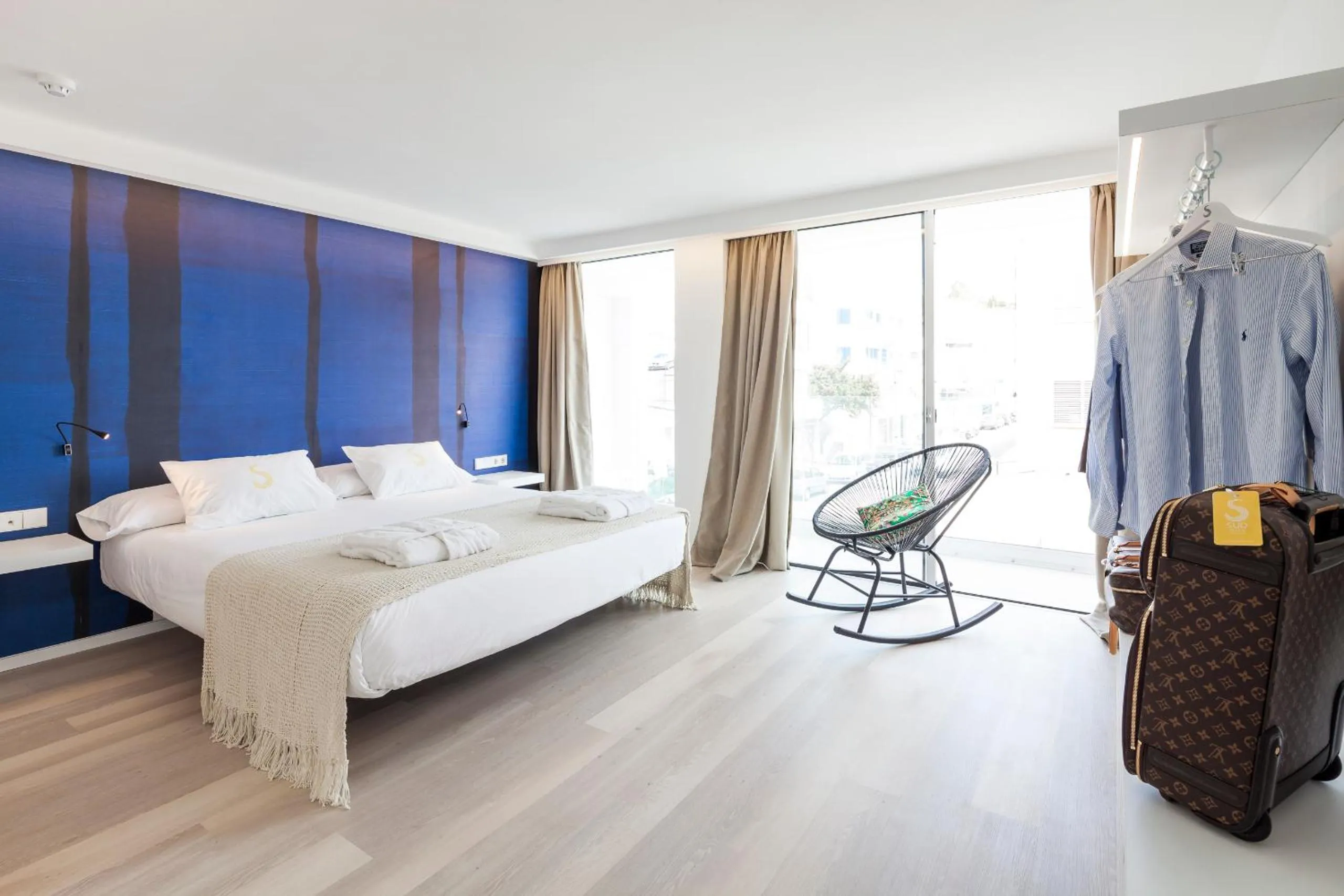 Photo of the whole room, Bed in Sud Ibiza Suites