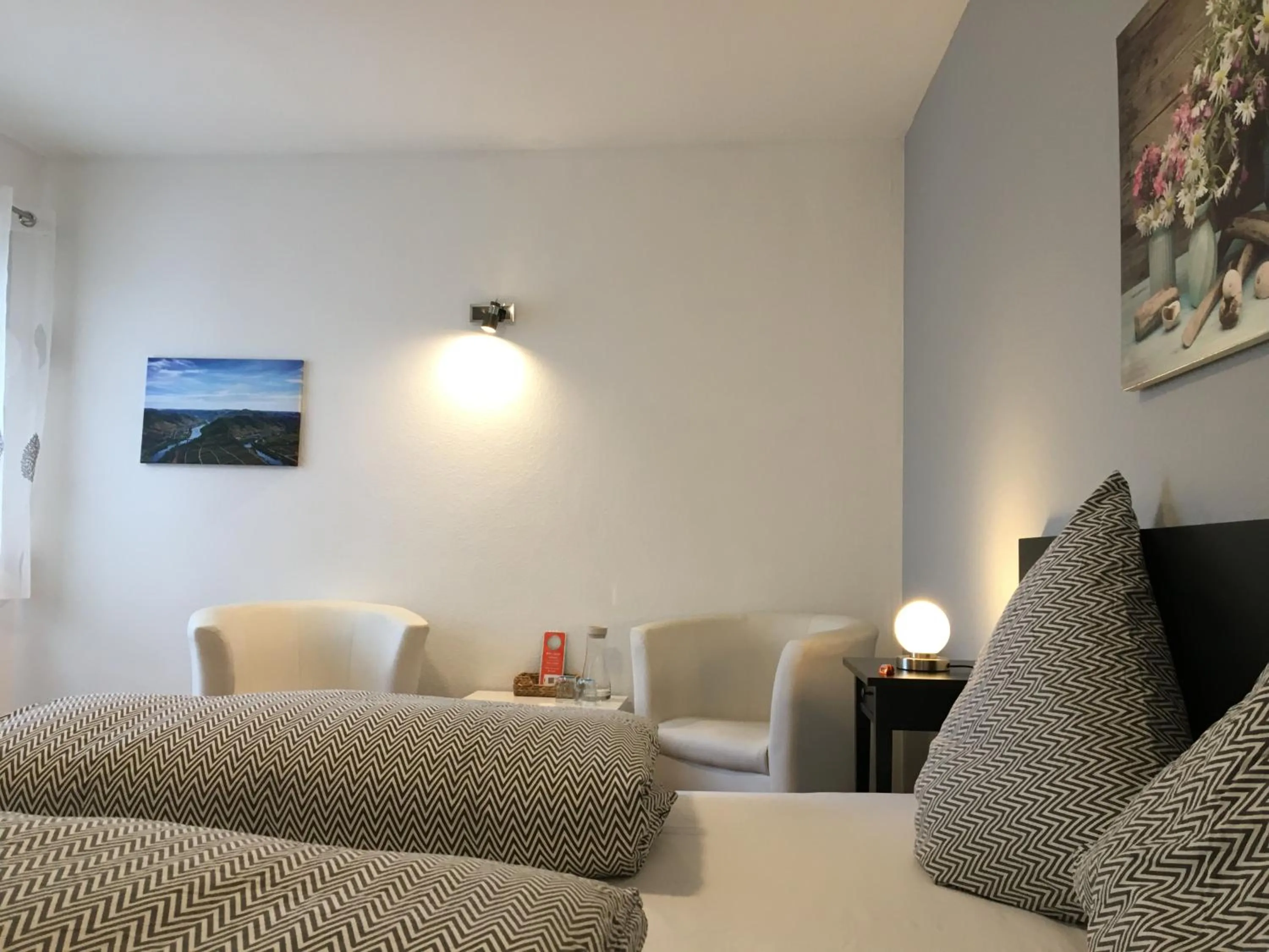 Photo of the whole room, Bed in Pension Rehschopp