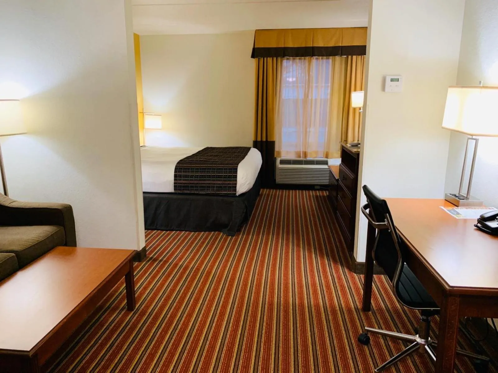 Photo of the whole room in Country Inn & Suites by Radisson, Alpharetta, GA