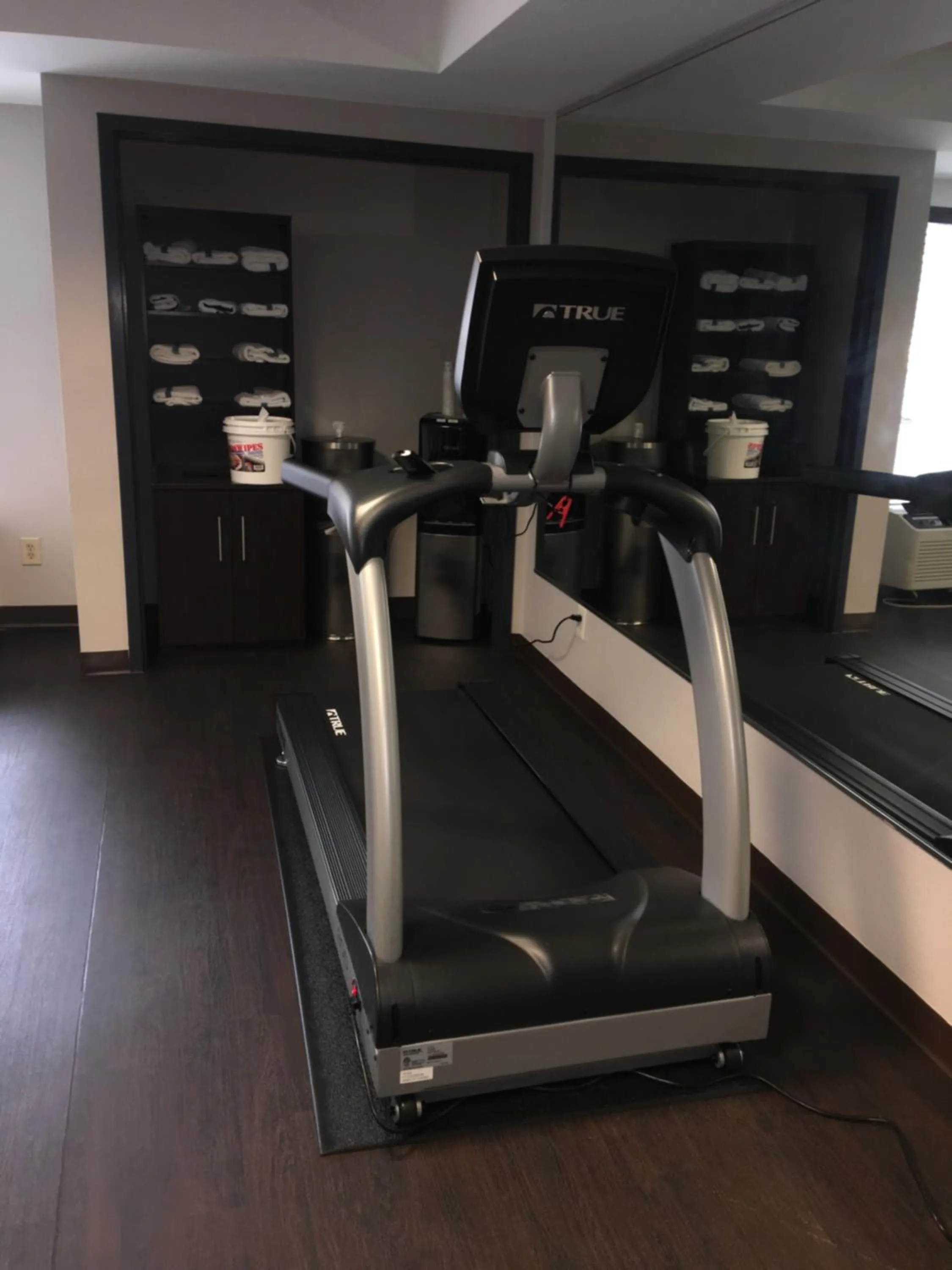 Fitness centre/facilities in Country Inn & Suites by Radisson, Alpharetta, GA