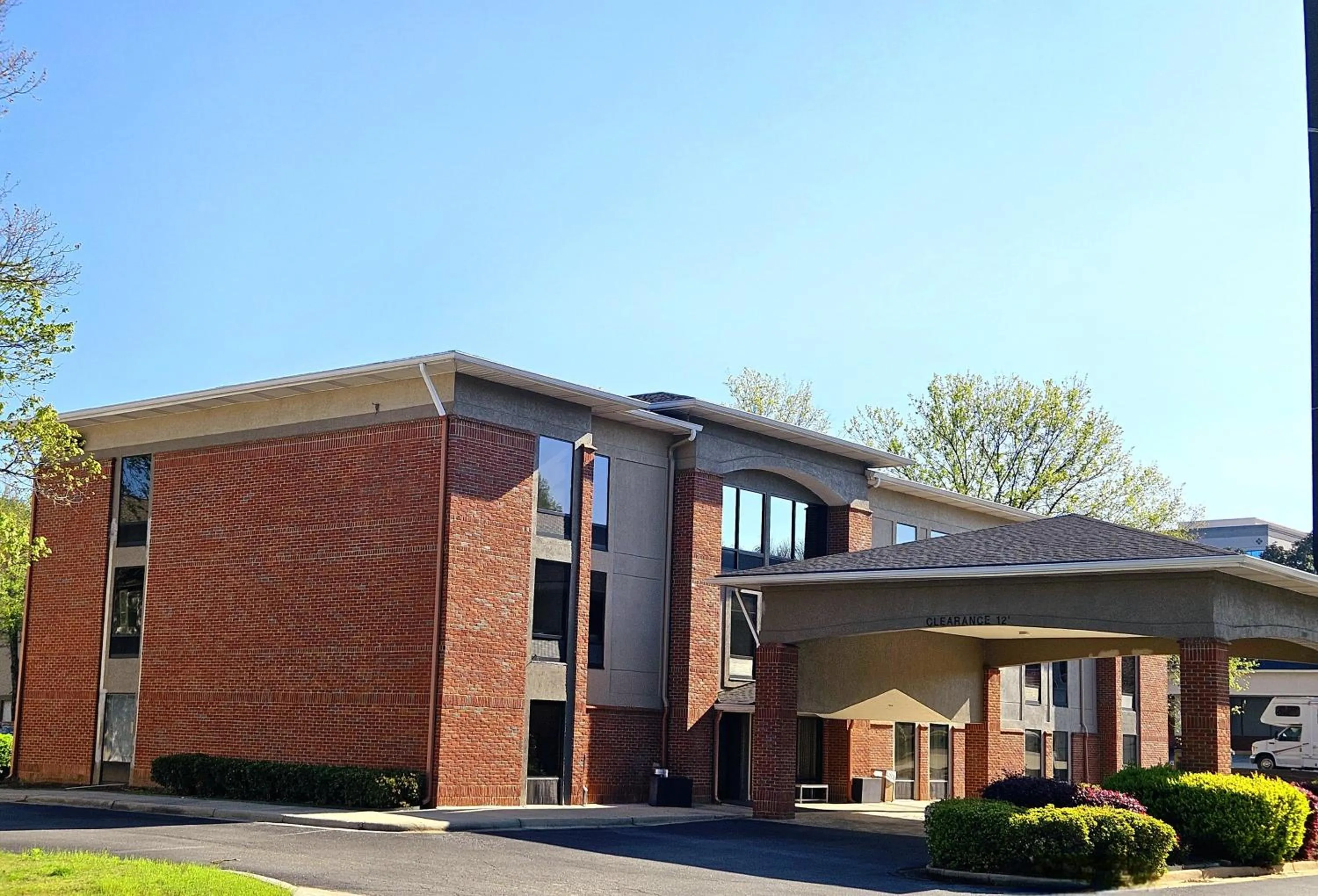 Property building in Country Inn & Suites by Radisson, Alpharetta, GA