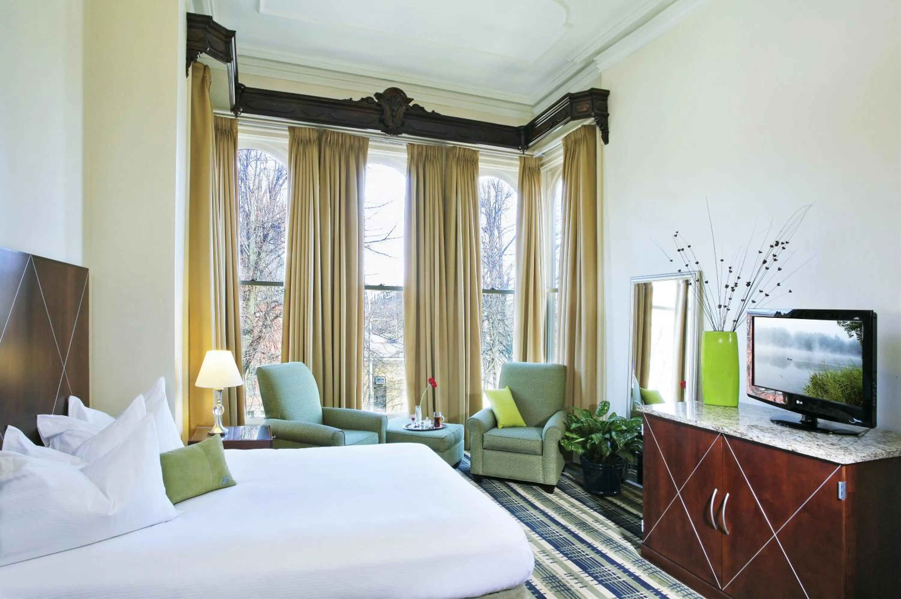 Bedroom in The Mansion on Delaware Avenue