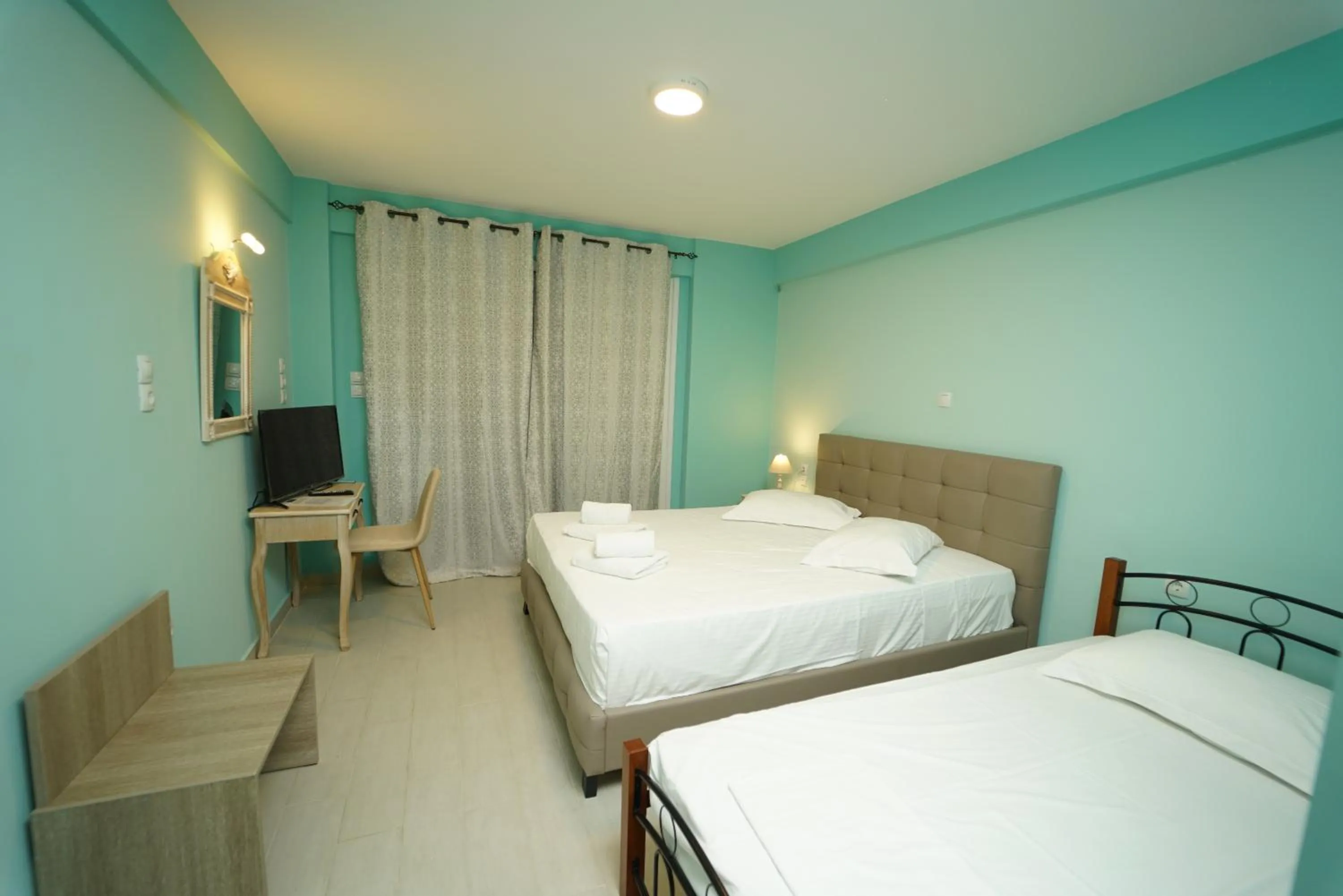 Shower, Bed in Must Boutique Hotel & Restaurant