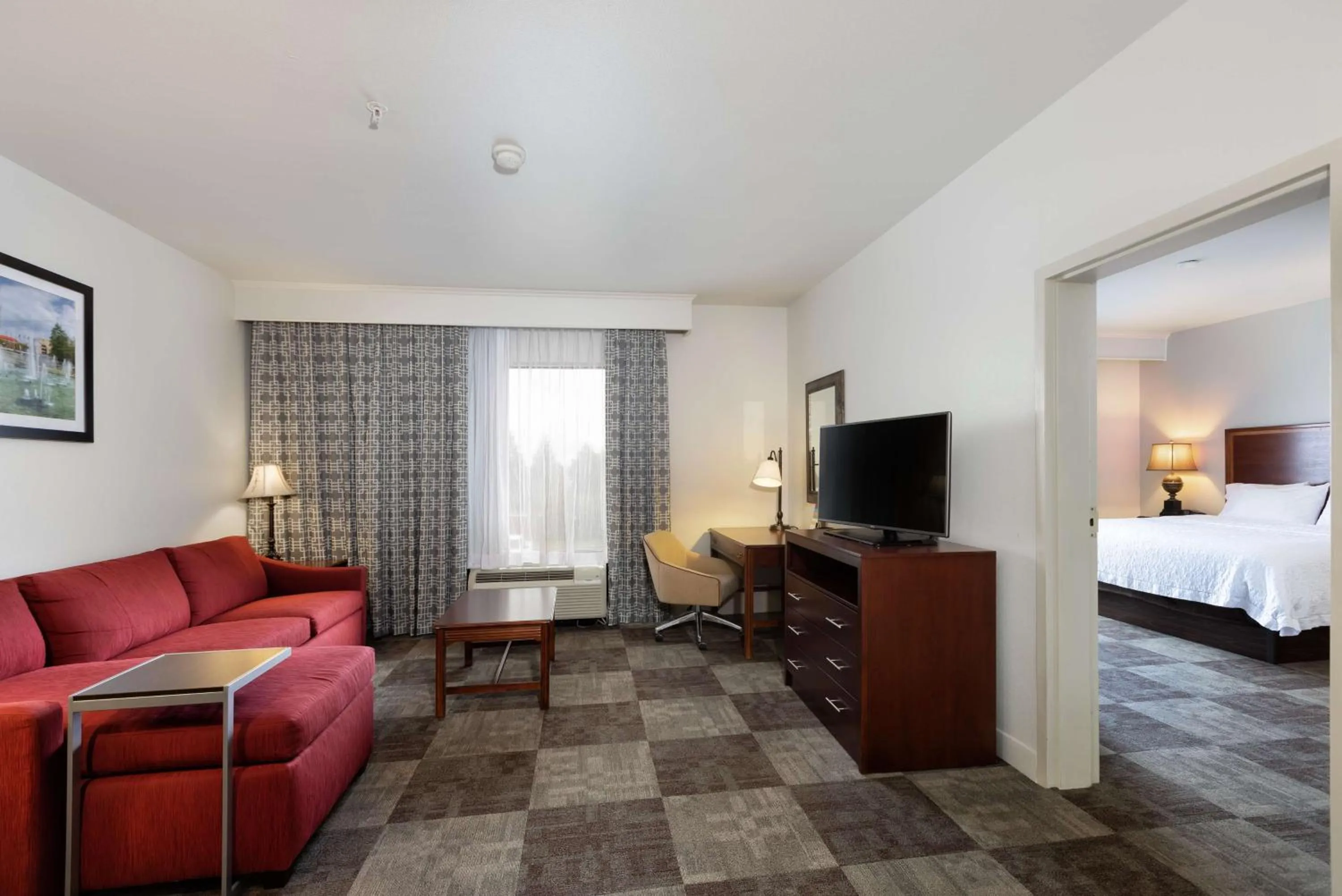 Living room, Bed in Hampton Inn & Suites Baton Rouge - I-10 East