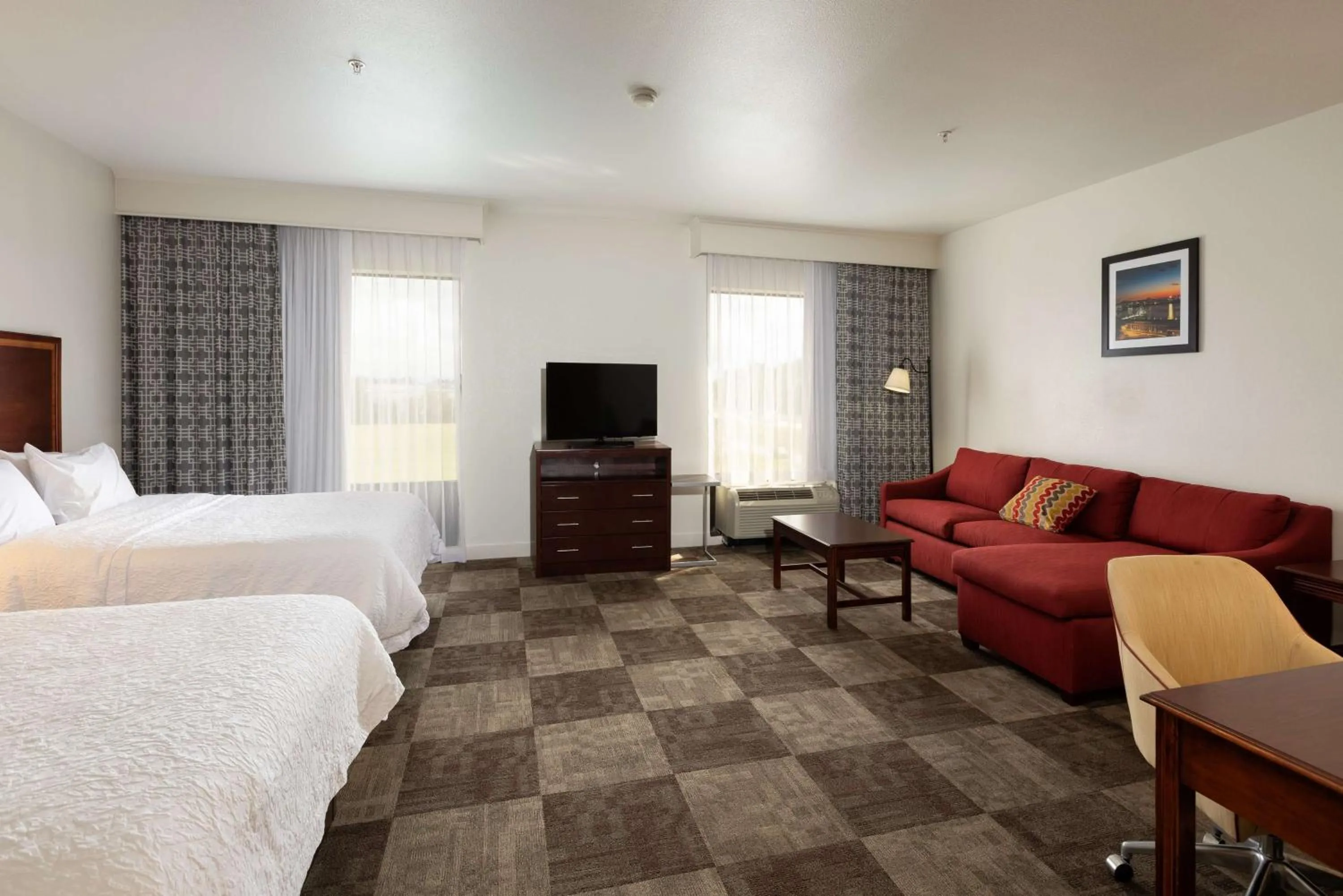 Living room, Bed in Hampton Inn & Suites Baton Rouge - I-10 East