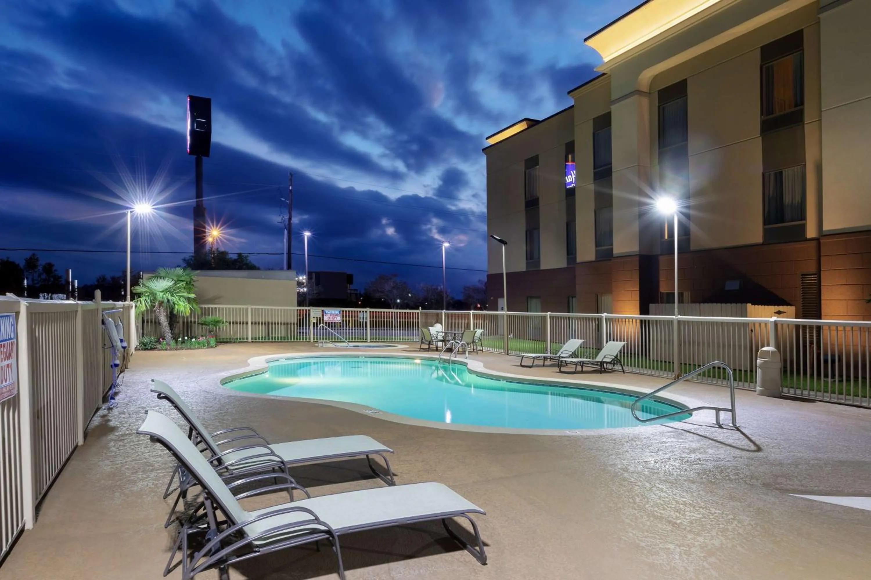 Property building in Hampton Inn & Suites Baton Rouge - I-10 East
