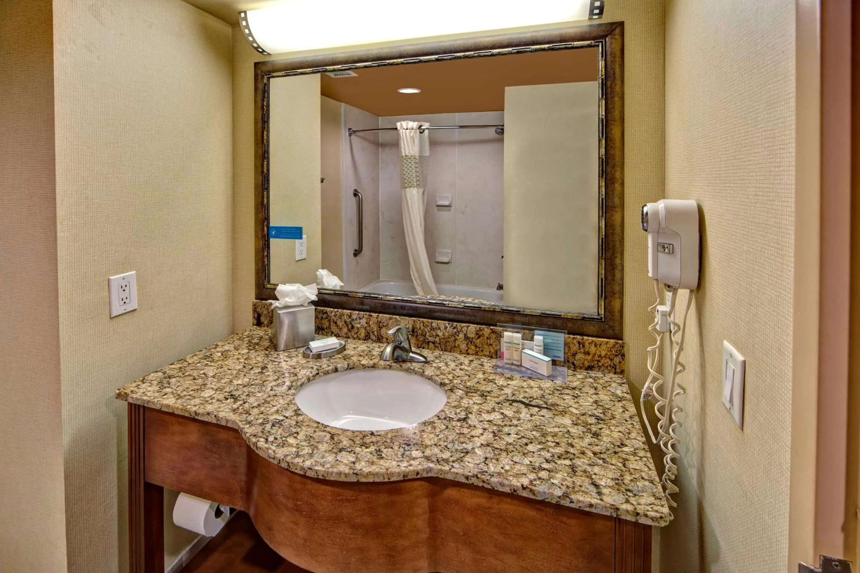 Bathroom in Hampton Inn Indianapolis-SW-Plainfield