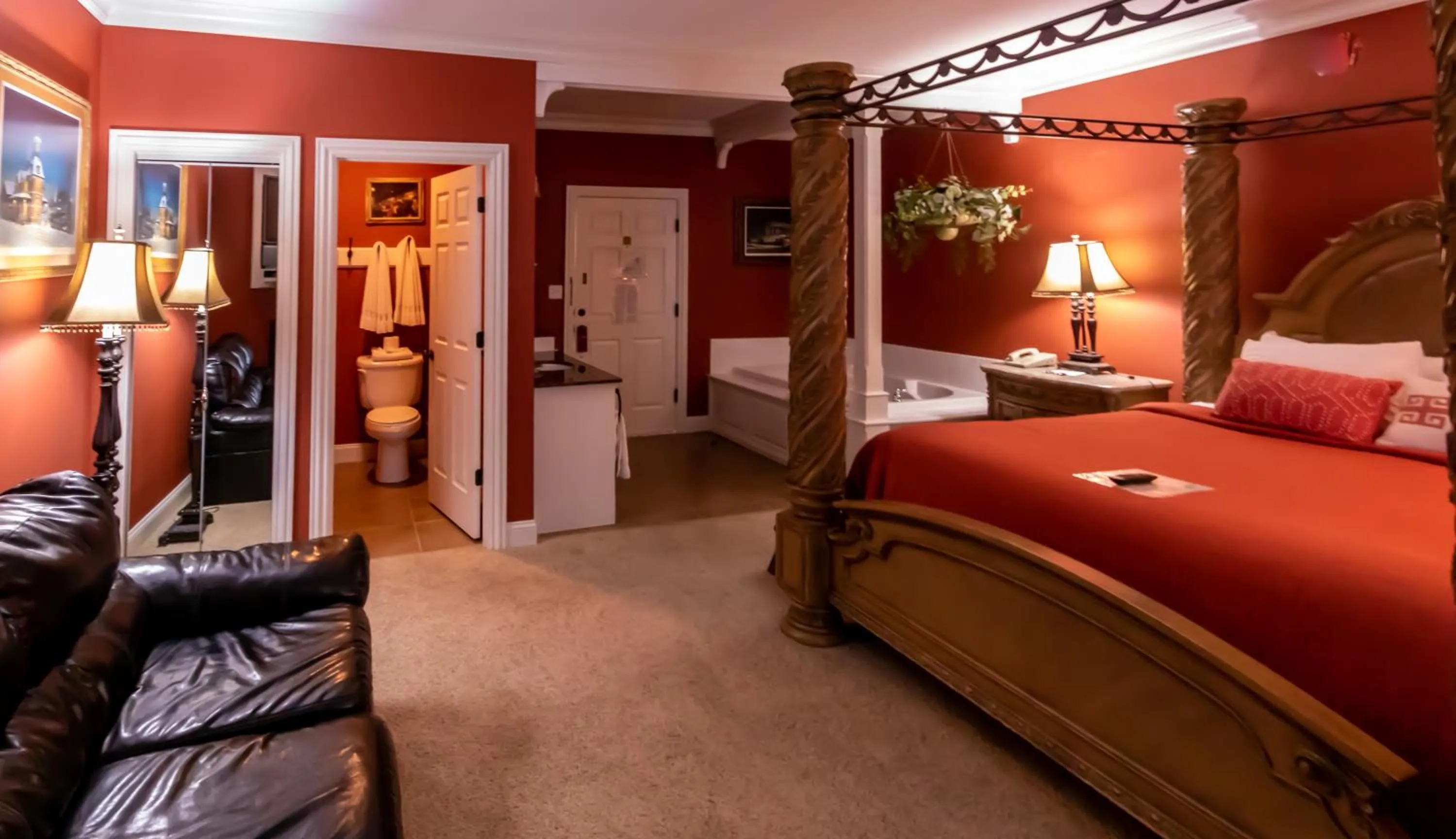 Photo of the whole room, Bed in Depot Inn & Suites