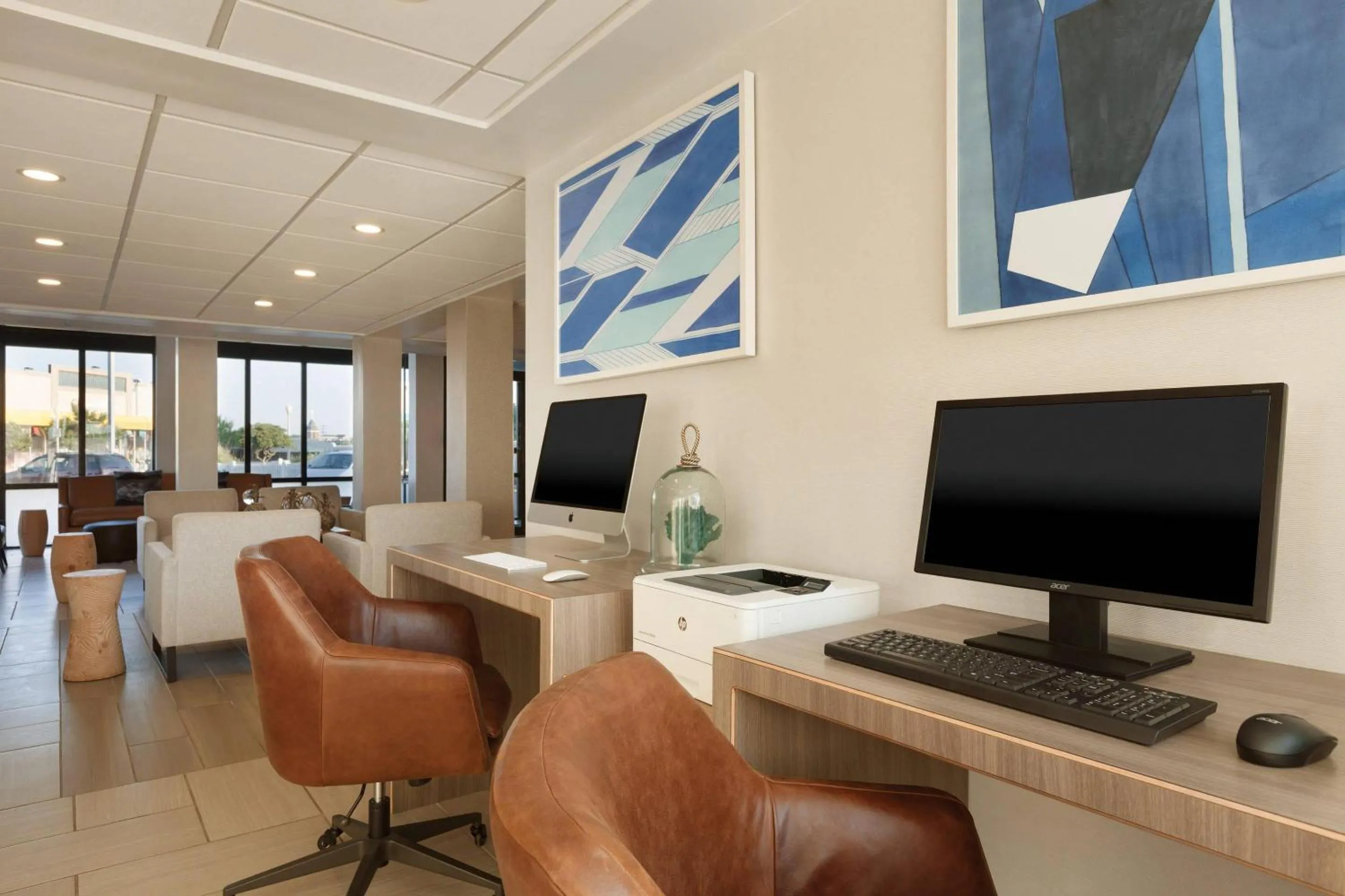 Business facilities in Surfbreak Virginia Beach Oceanfront, an Ascend Collection Hotel
