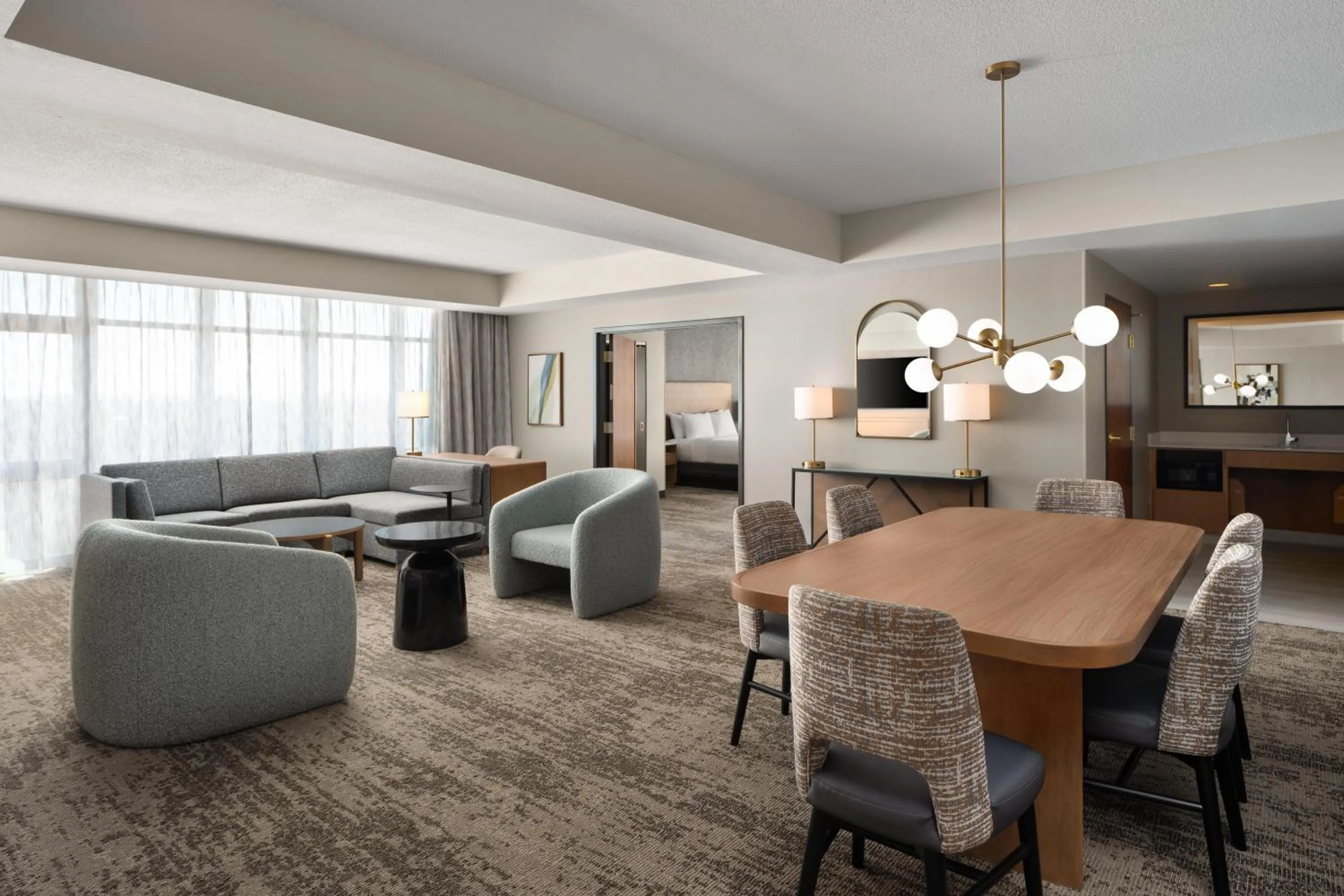 Living room in Embassy Suites by Hilton at Hot Springs Convention Center