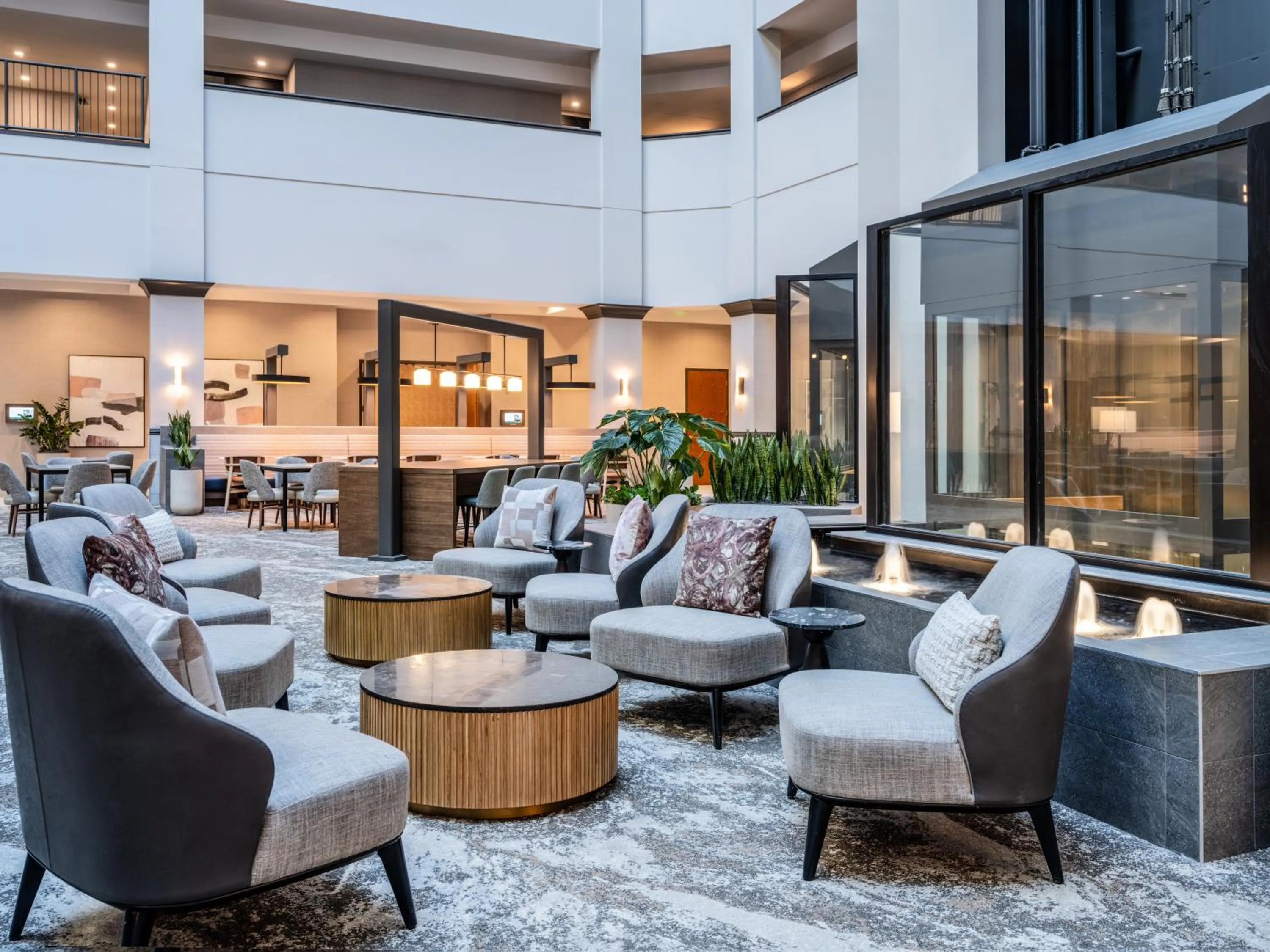 Lobby or reception in Embassy Suites by Hilton at Hot Springs Convention Center