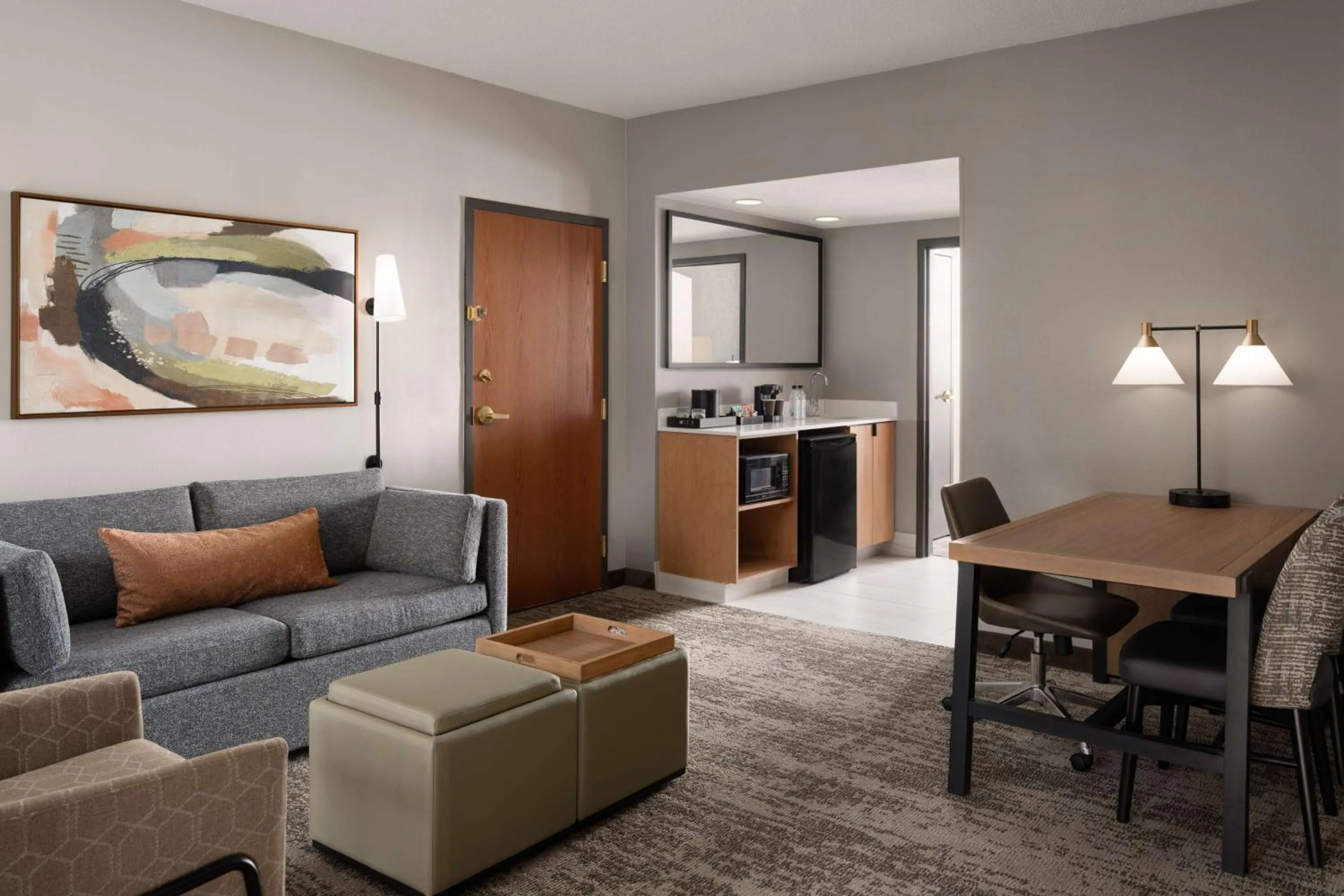 Living room in Embassy Suites by Hilton at Hot Springs Convention Center