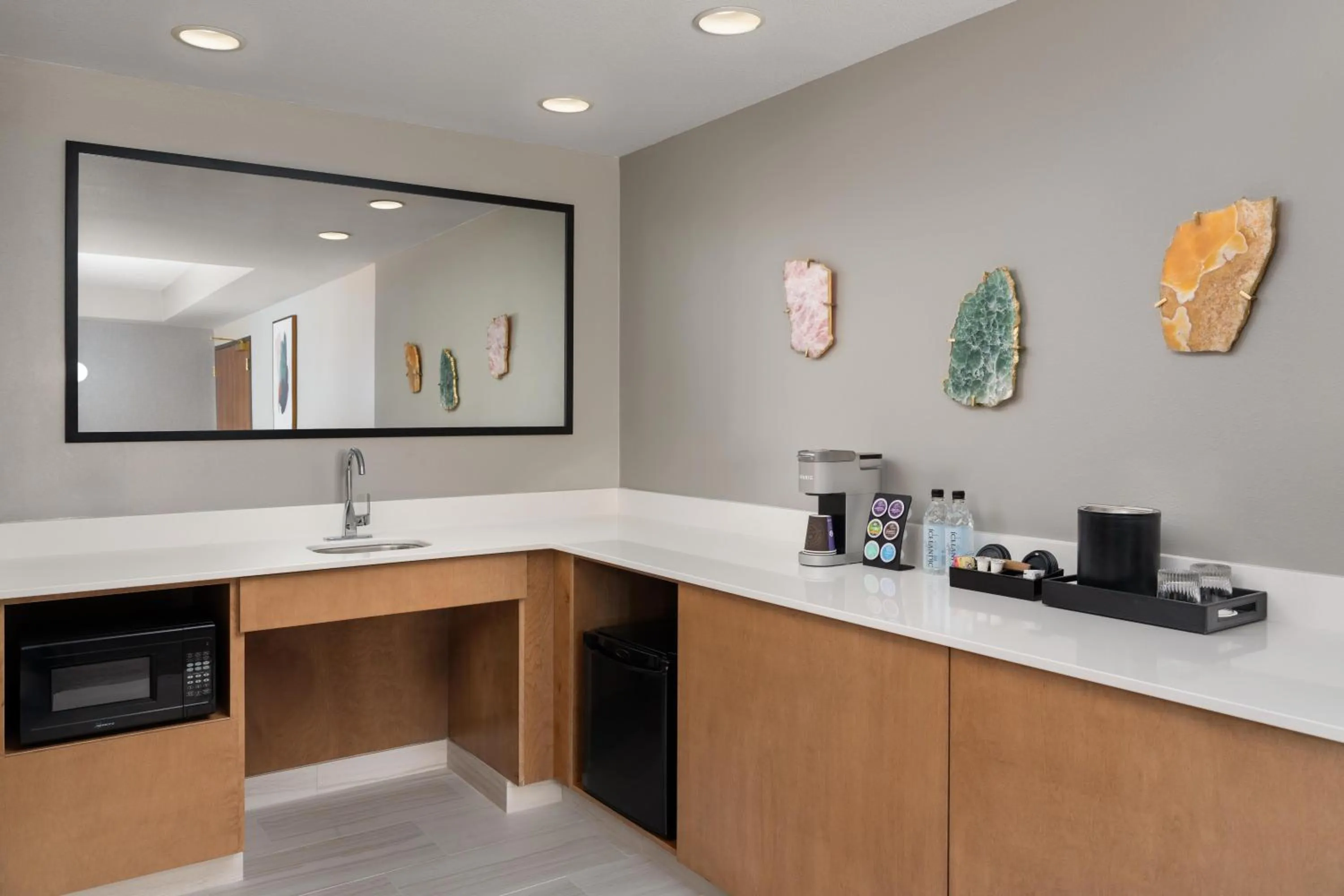 Kitchen or kitchenette in Embassy Suites by Hilton at Hot Springs Convention Center