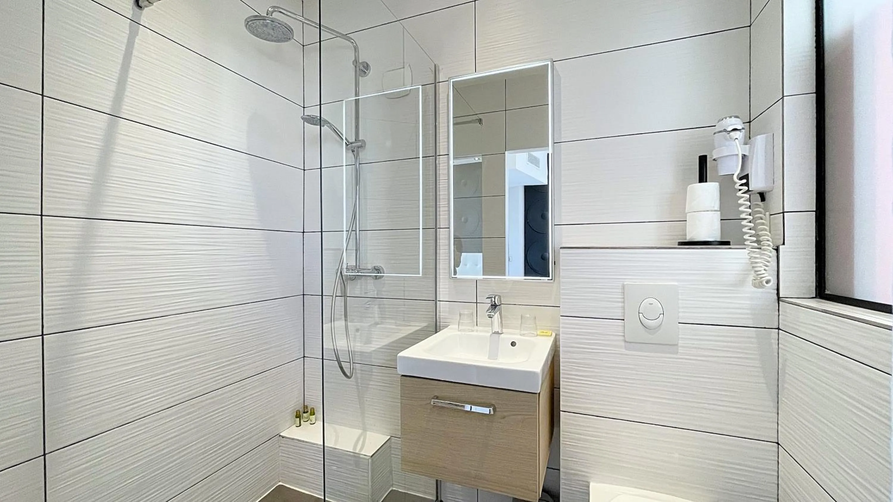 Shower in Hotel Le Florian