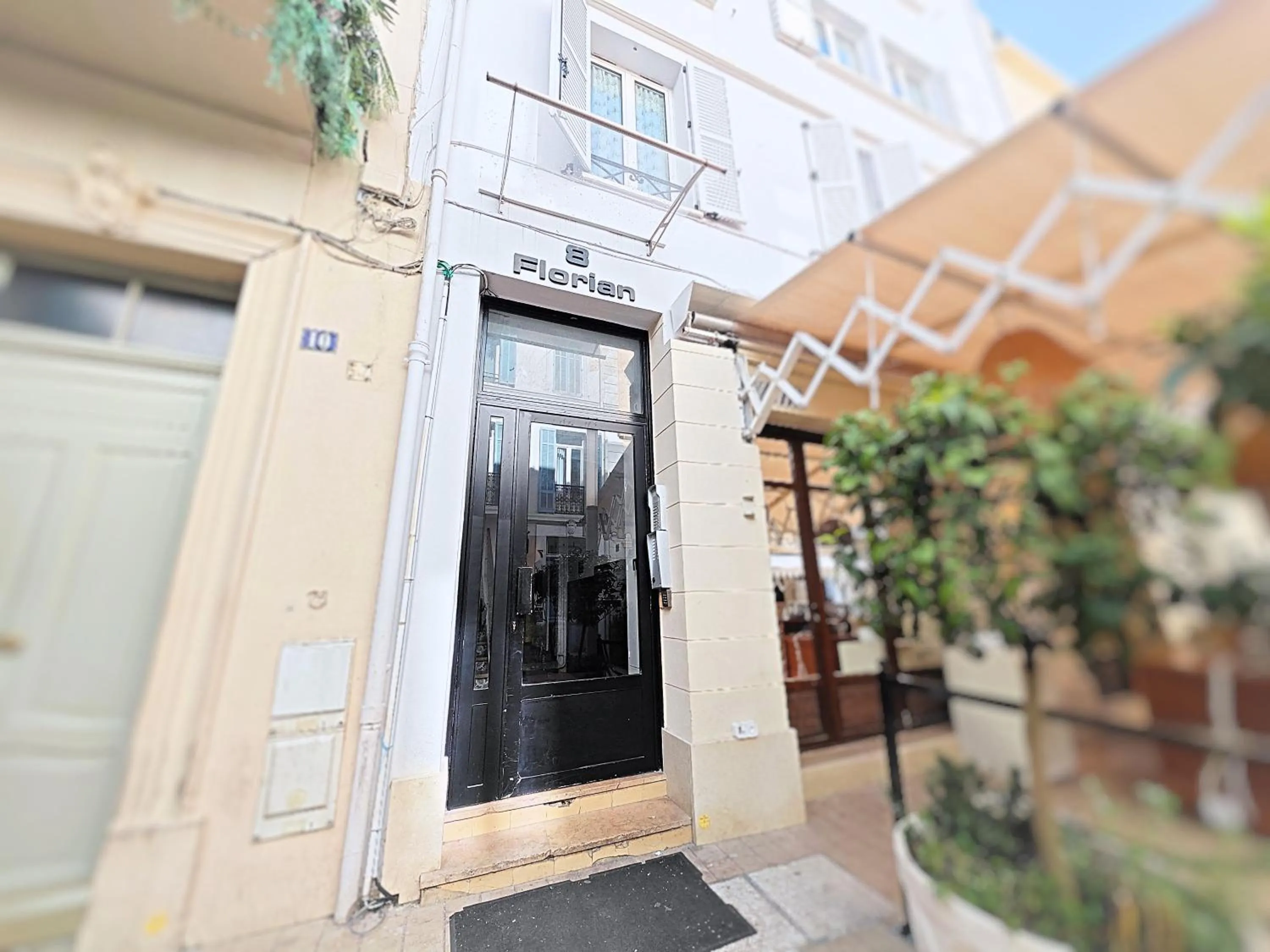 Property building in Hotel Le Florian