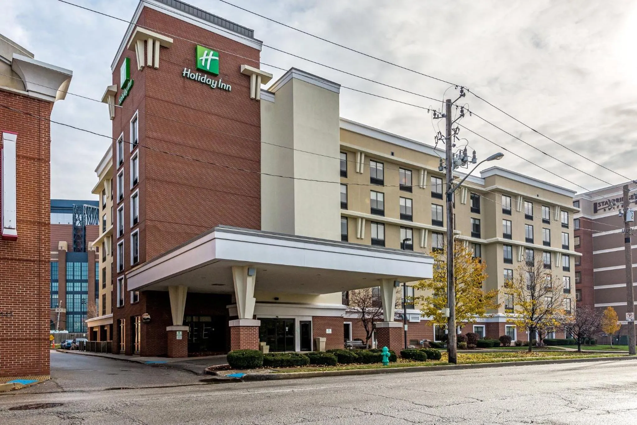 Property building in Holiday Inn - Indianapolis Downtown by IHG