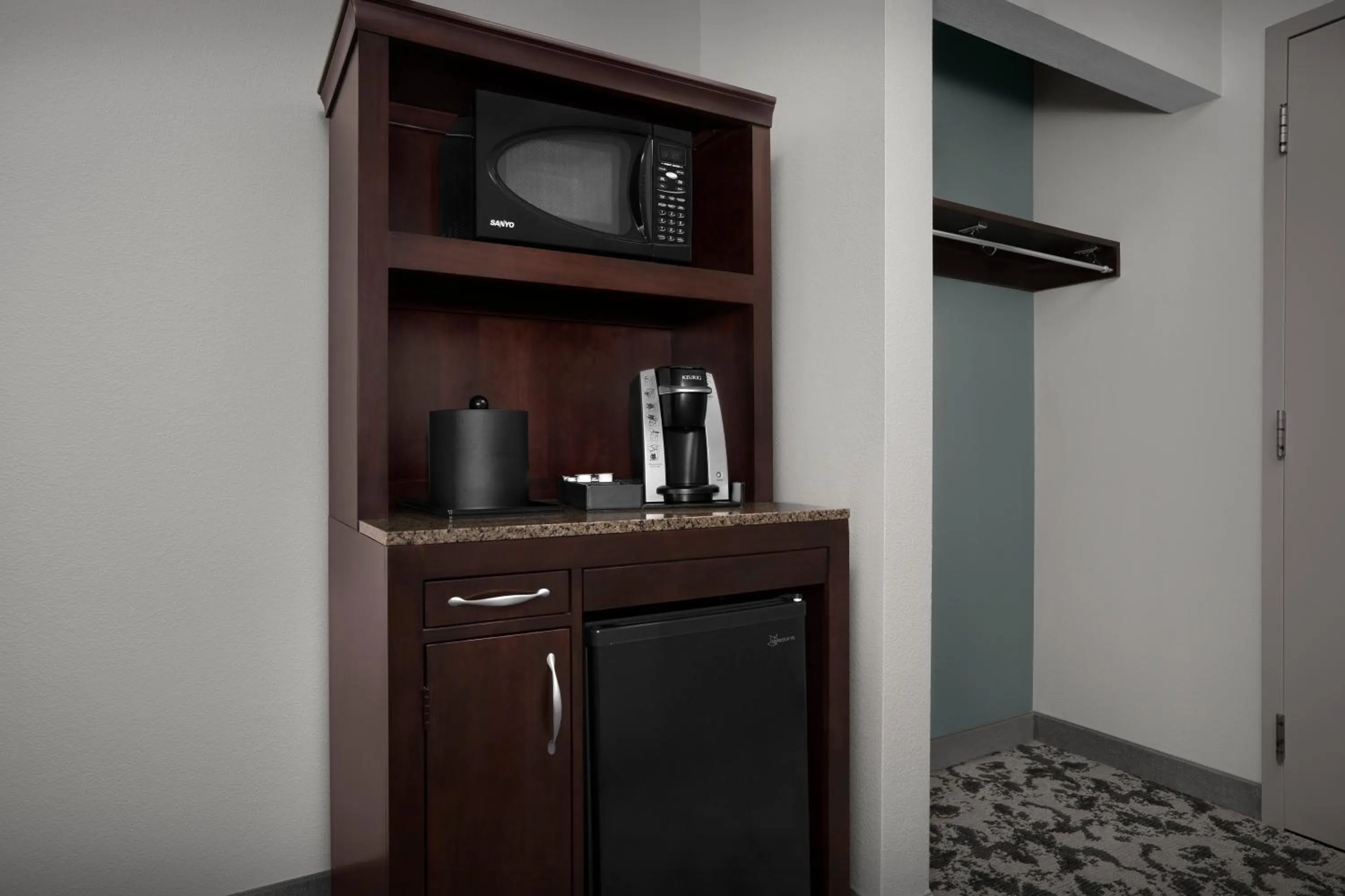 wardrobe in Hilton Garden Inn Denver Highlands Ranch