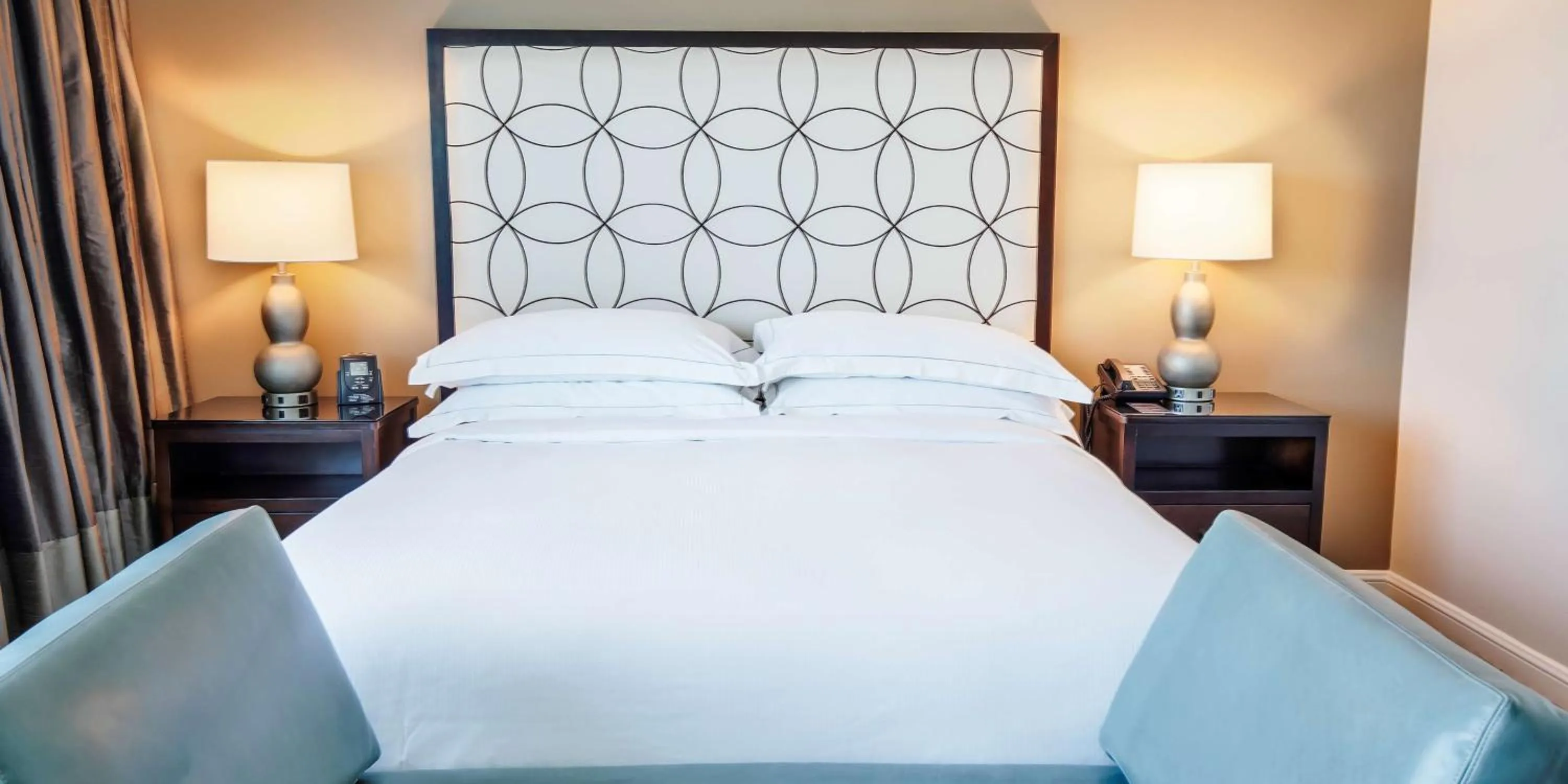 Bed in Hilton Baton Rouge Capitol Center