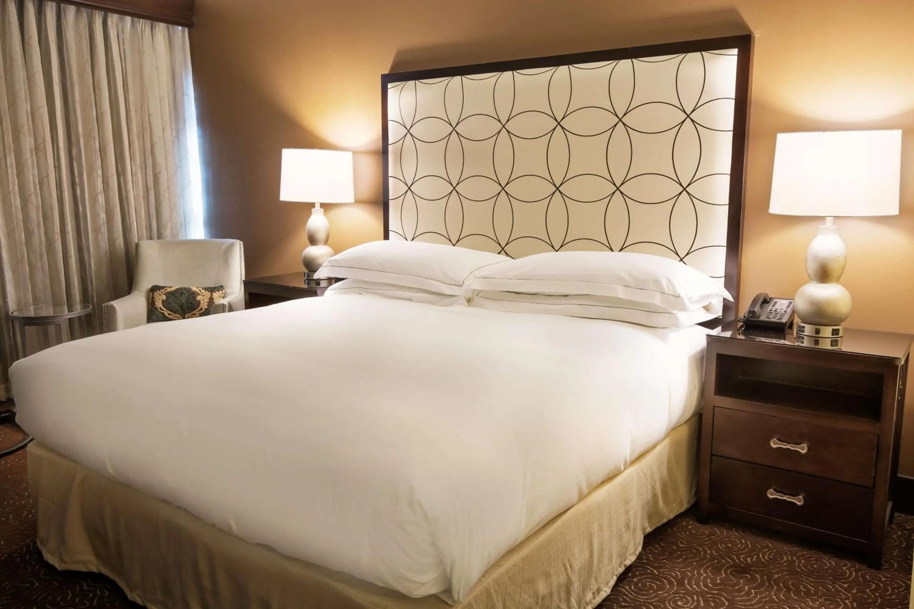 Bed in Hilton Baton Rouge Capitol Center